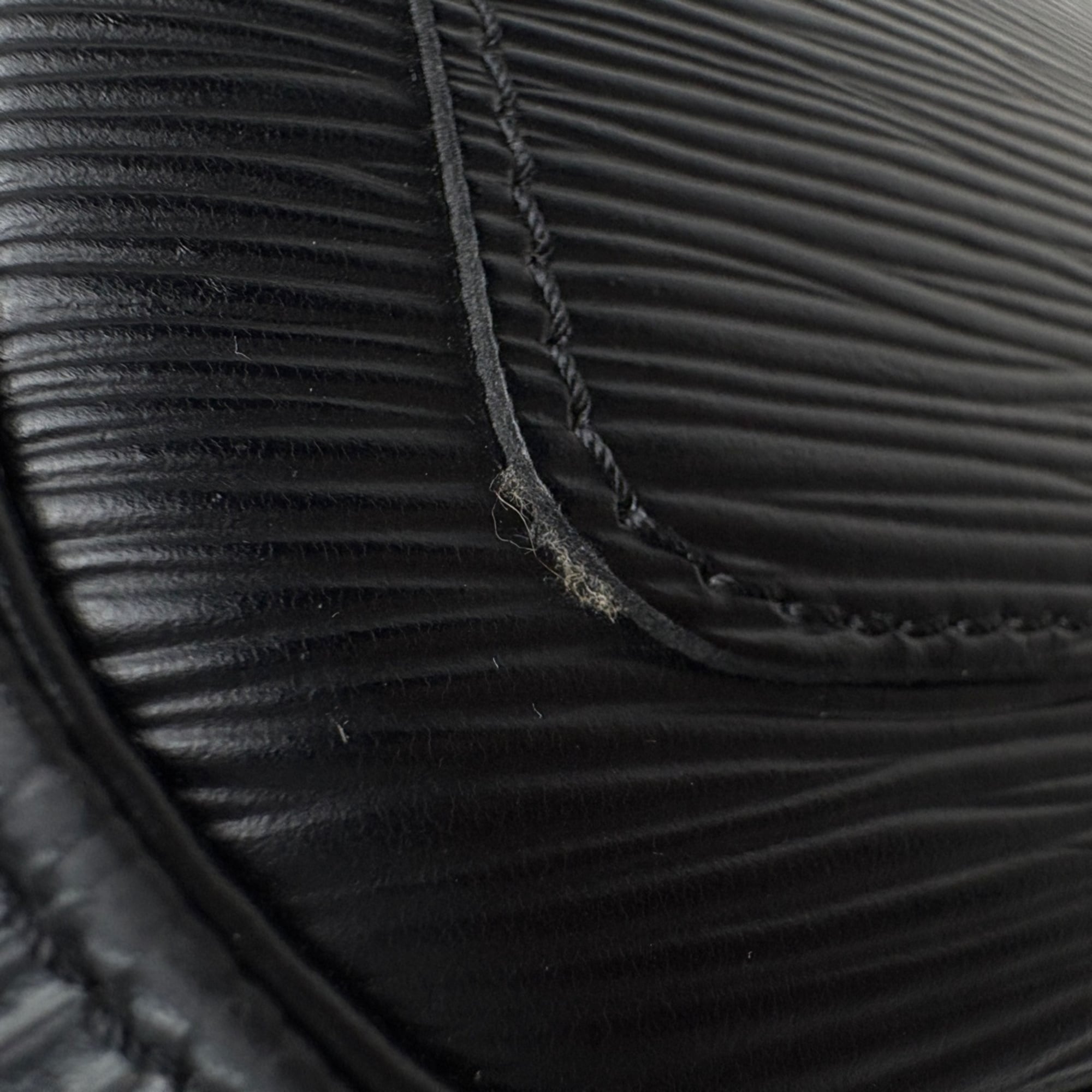 Louis Vuitton Black Noir Epi Leather Boston Bag Handbag (Pre-Owned)