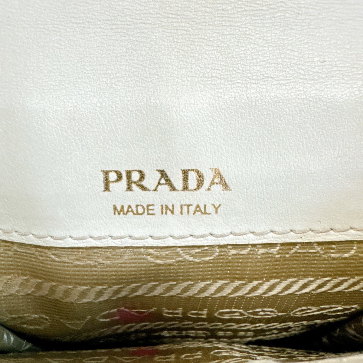 Prada White Leather Shoulder Bag (Pre-Owned)