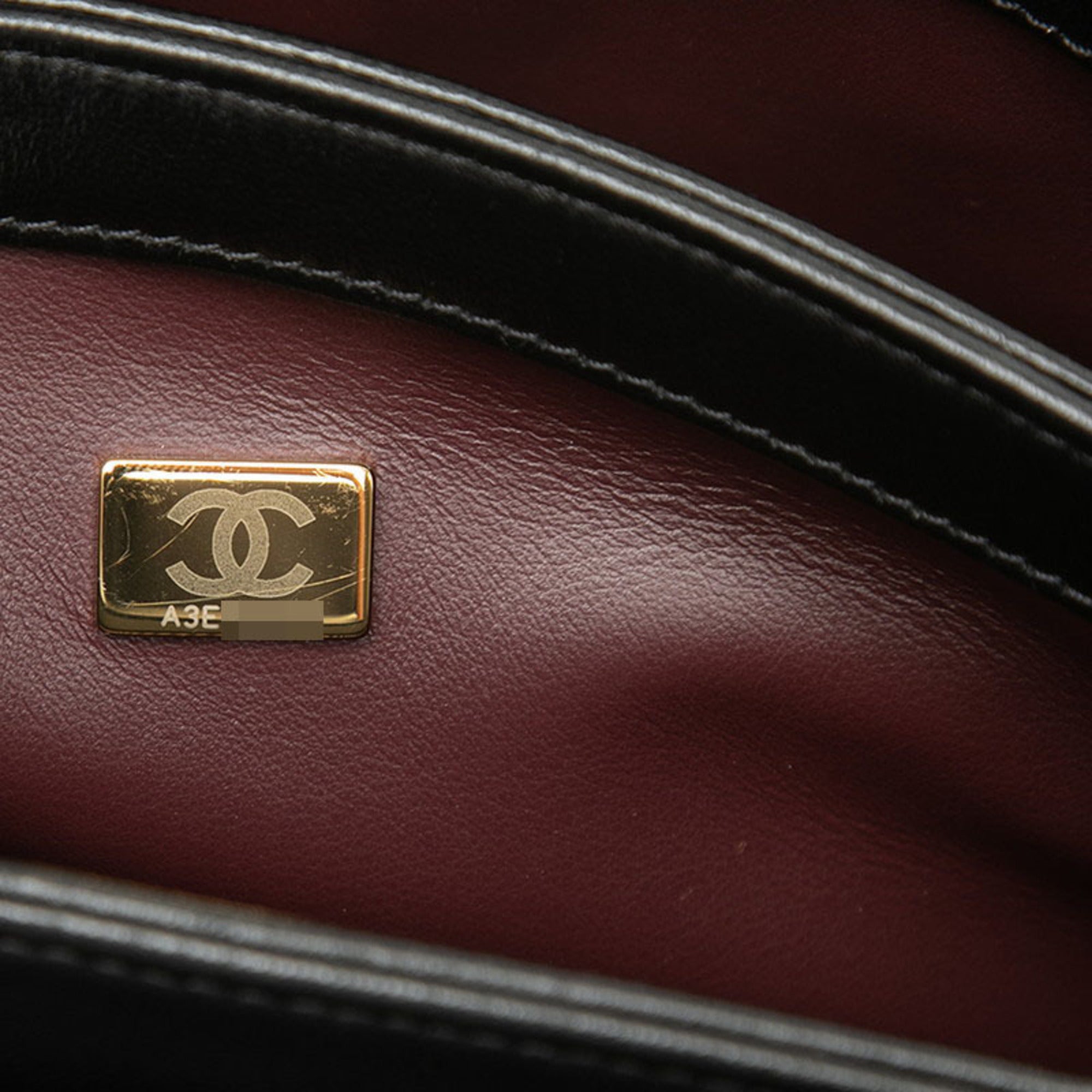 Chanel Black Leather Handbag Shoulder Bag (Pre-Owned)