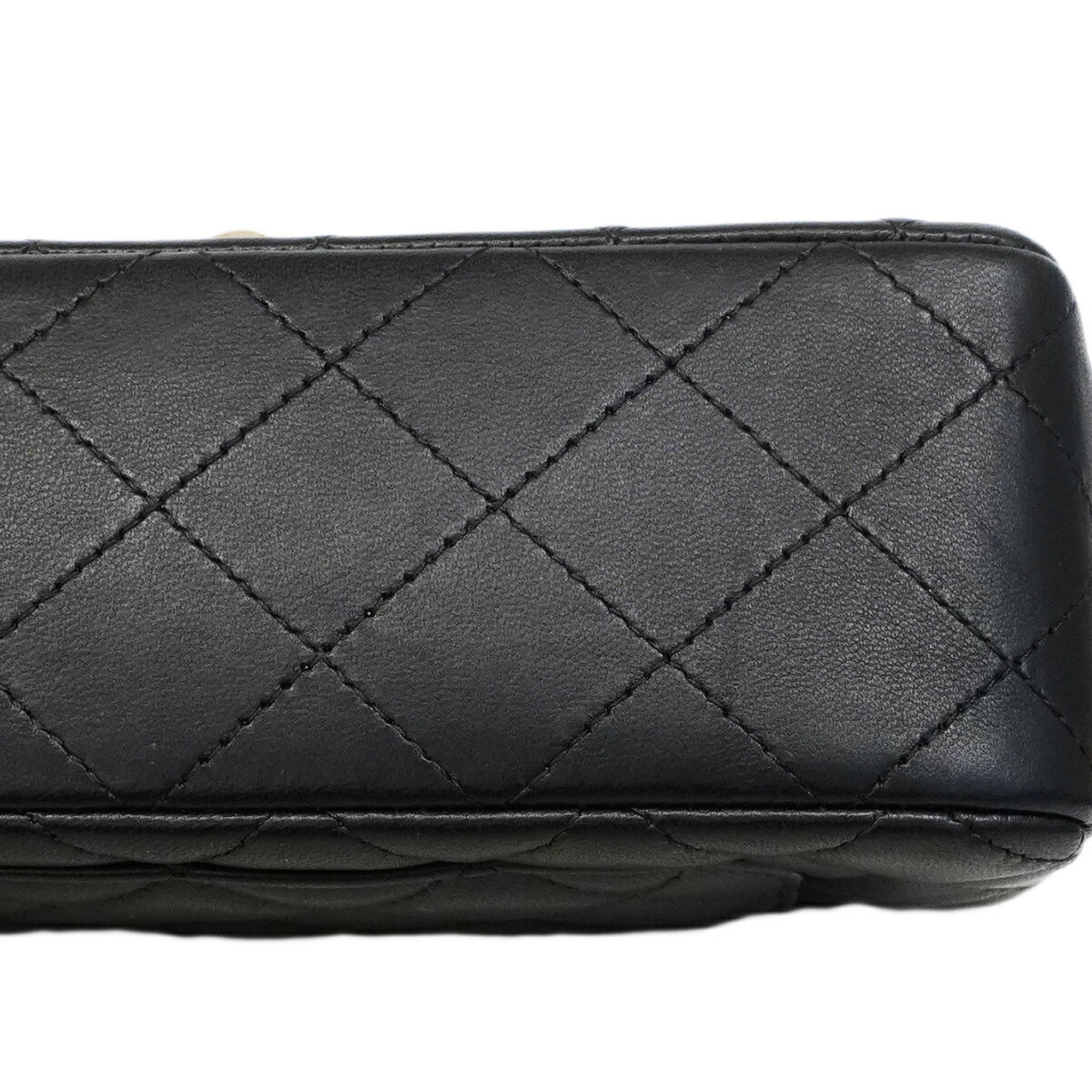 Chanel Black Leather Shoulder Bag (Pre-Owned)