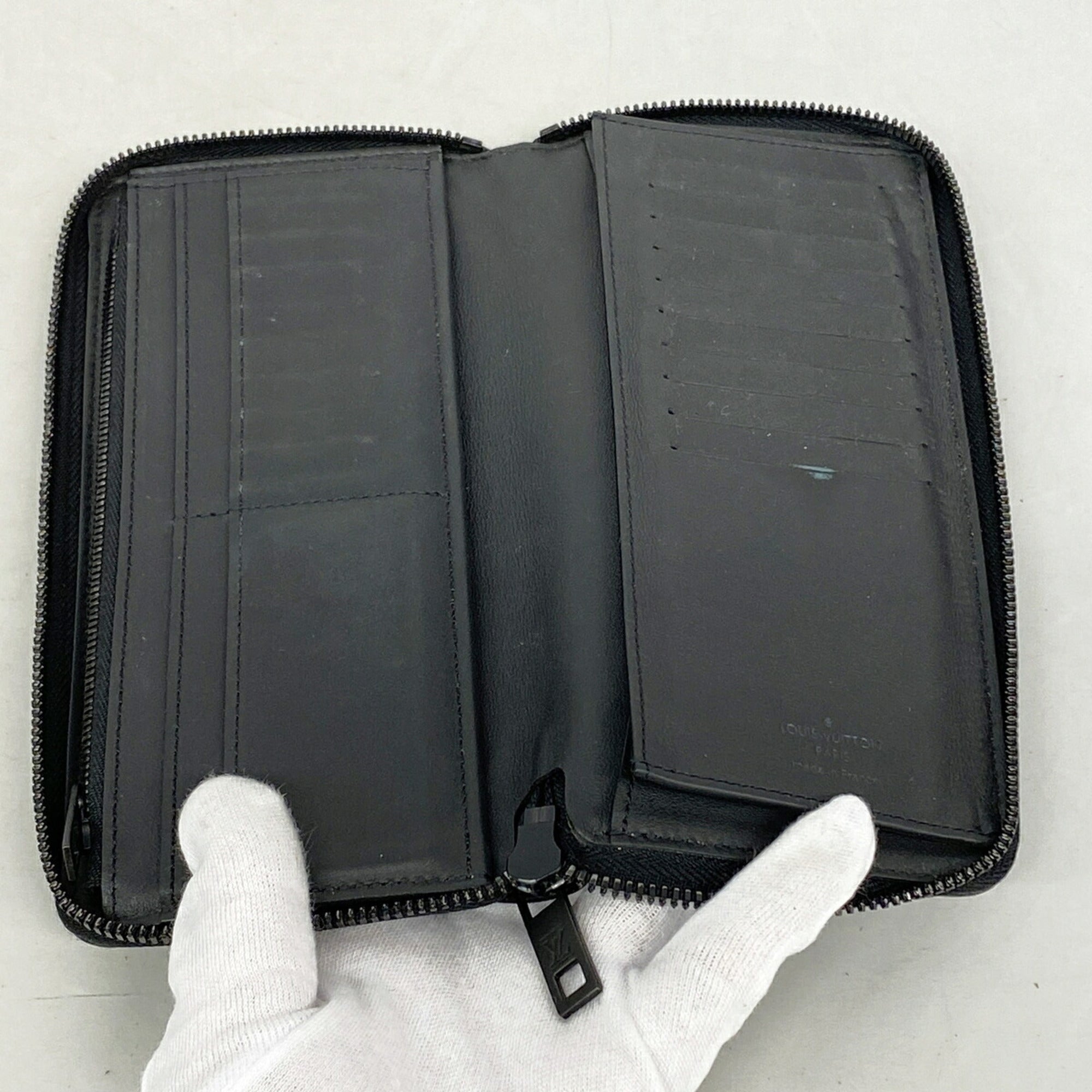 Louis Vuitton Noir Long Wallet (Bi-Fold) (Pre-Owned)