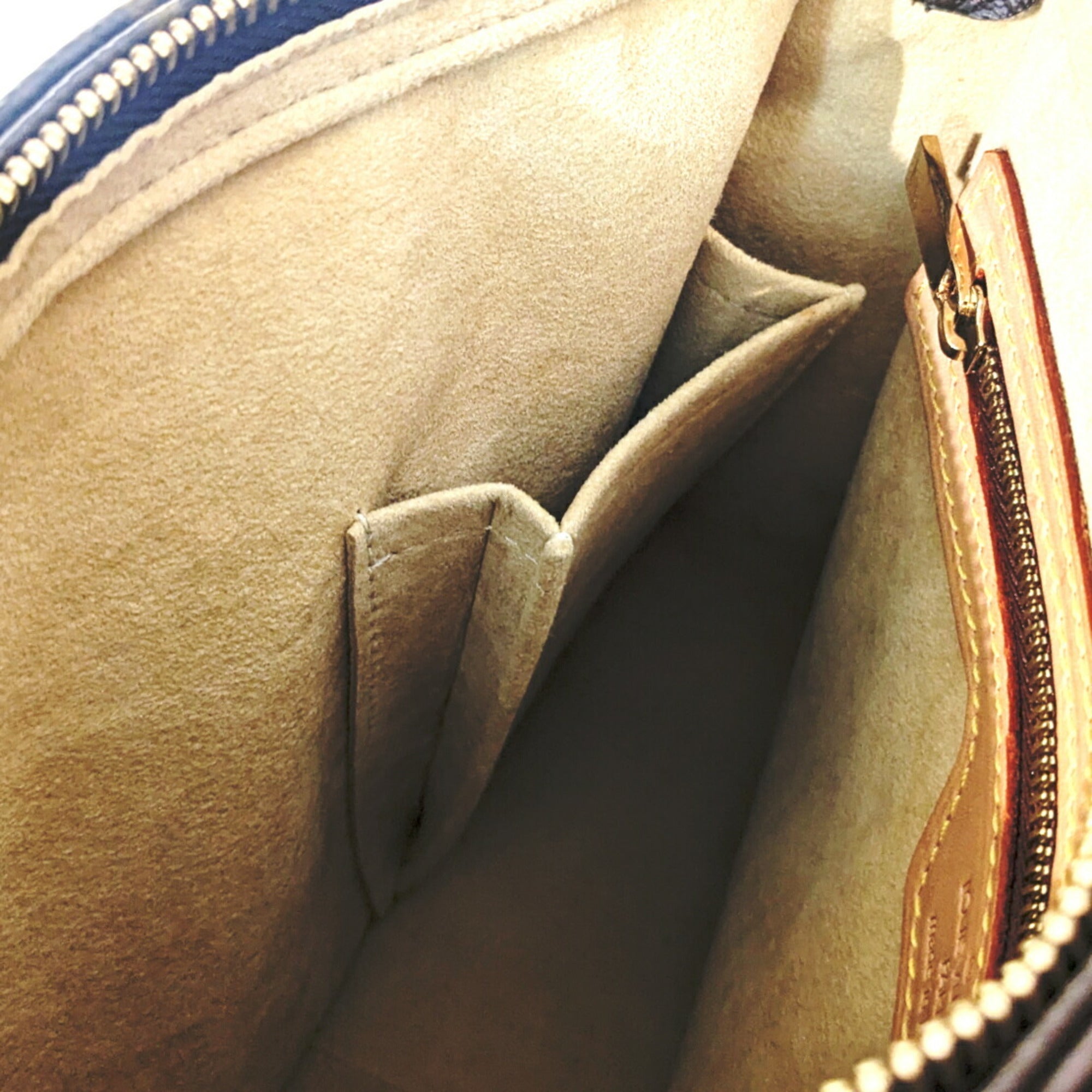 Louis Vuitton Brown Monogram Shoulder Bag (Pre-Owned)