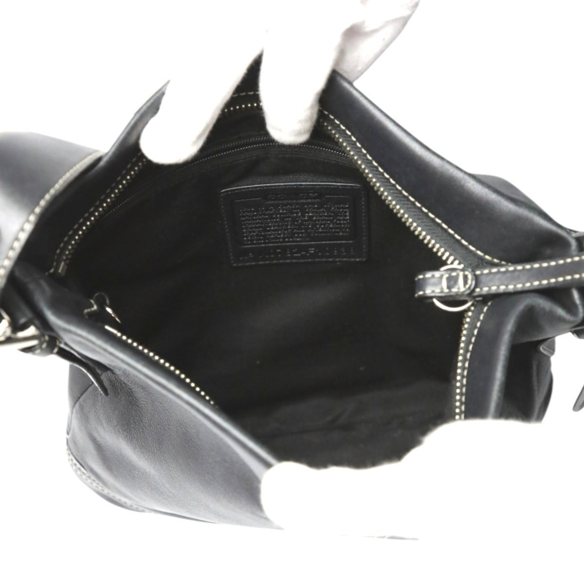 Coach Black Leather Shoulder Bag (Pre-Owned)