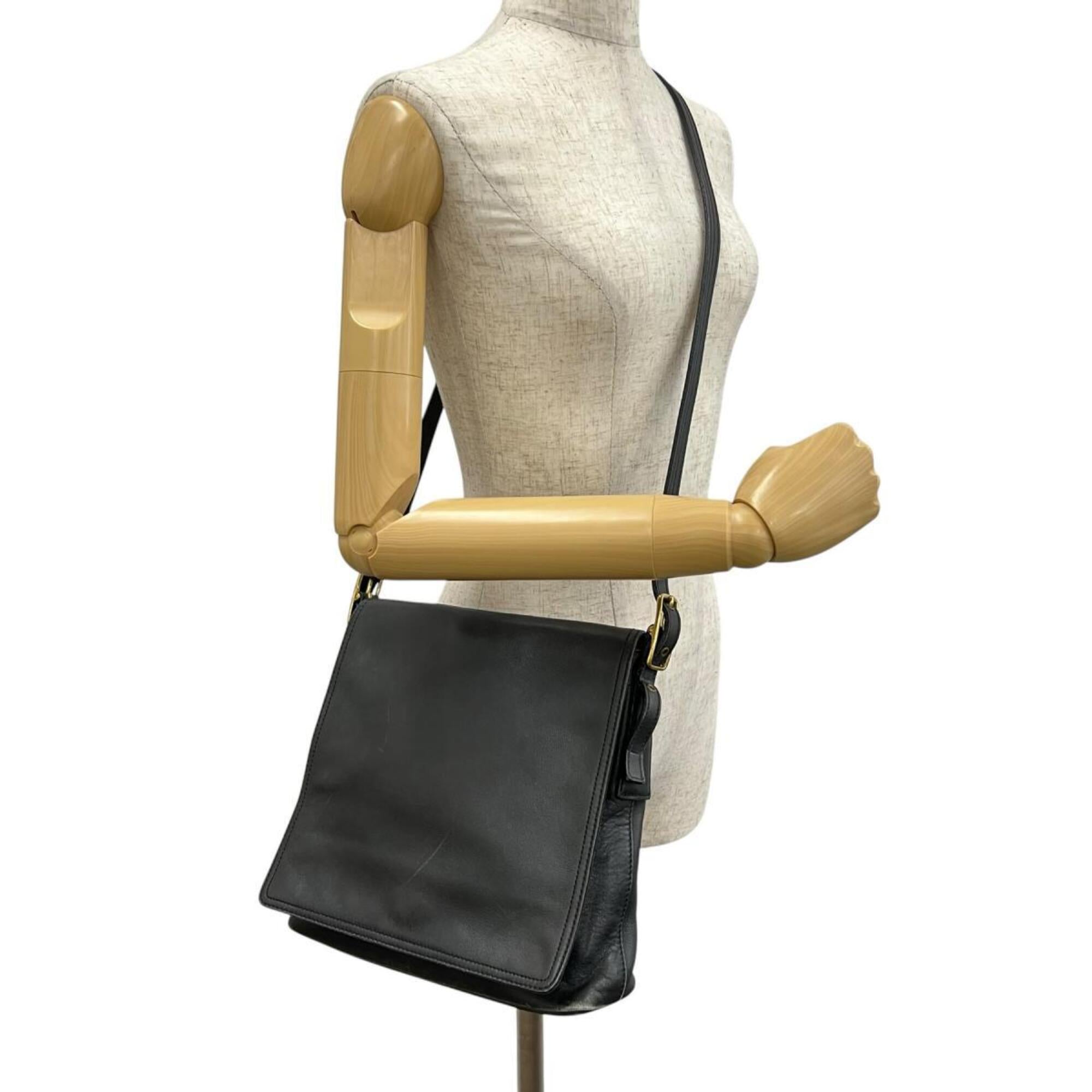 Coach Black Leather Shoulder Bag (Pre-Owned)