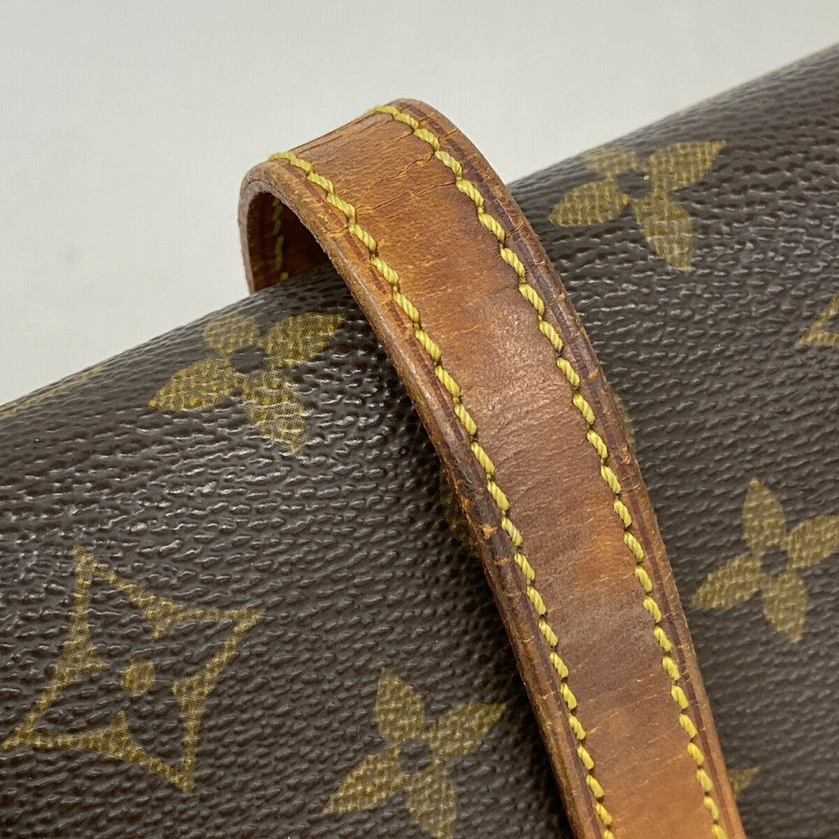 Louis Vuitton Brown Shoulder Bag (Pre-Owned)