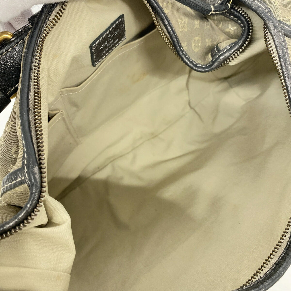 Louis Vuitton Platine Shoulder Bag (Pre-Owned)
