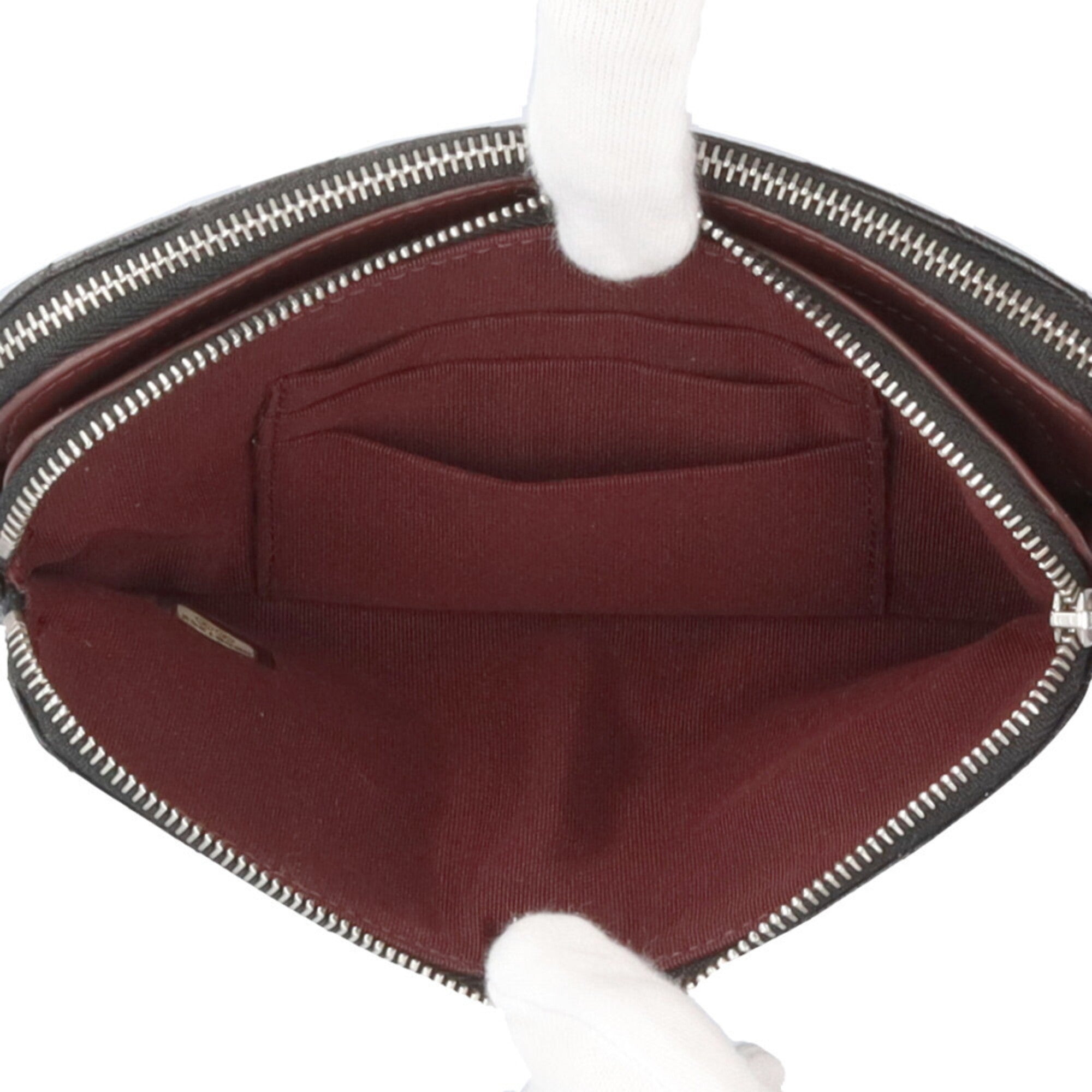 Chanel Black Leather Shoulder Bag (Pre-Owned)