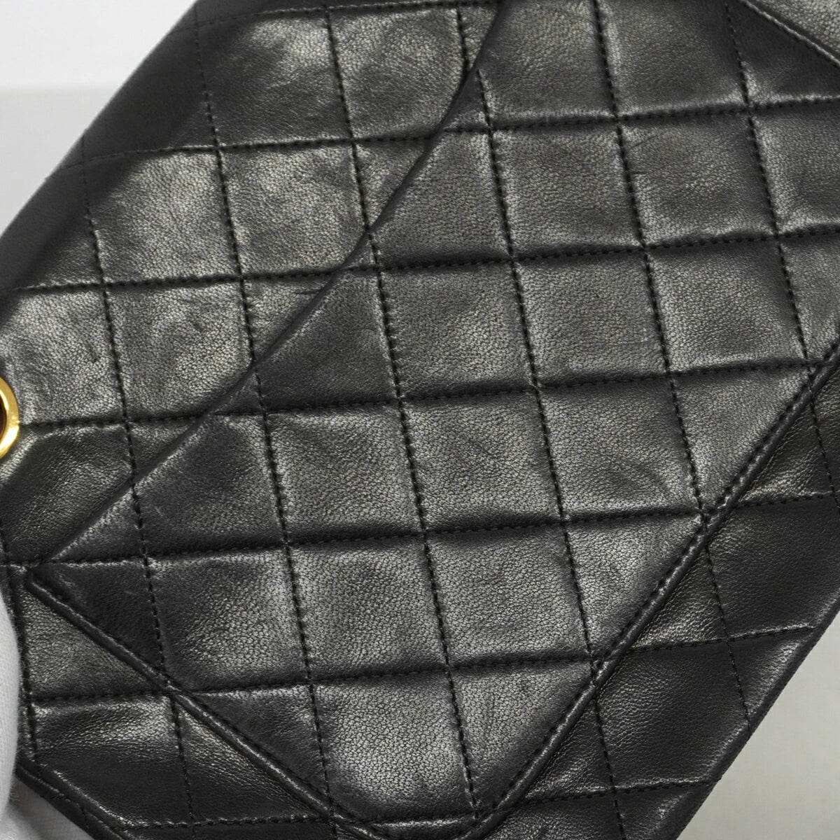 Chanel Black Leather Shoulder Bag (Pre-Owned)