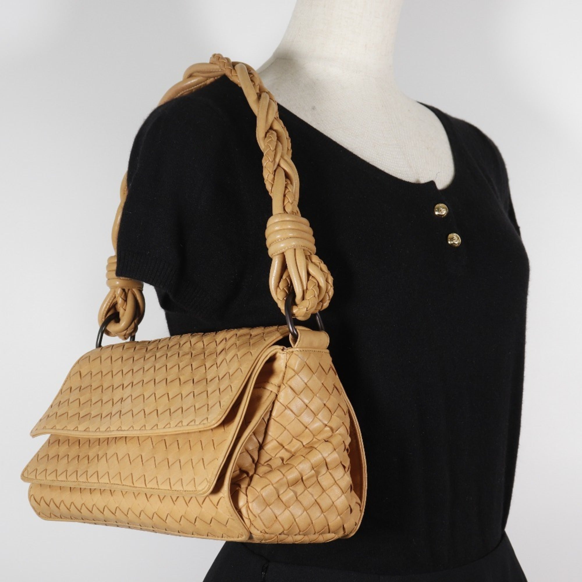 Bottega Veneta Beige Intrecciato Shoulder Bag (Pre-Owned)