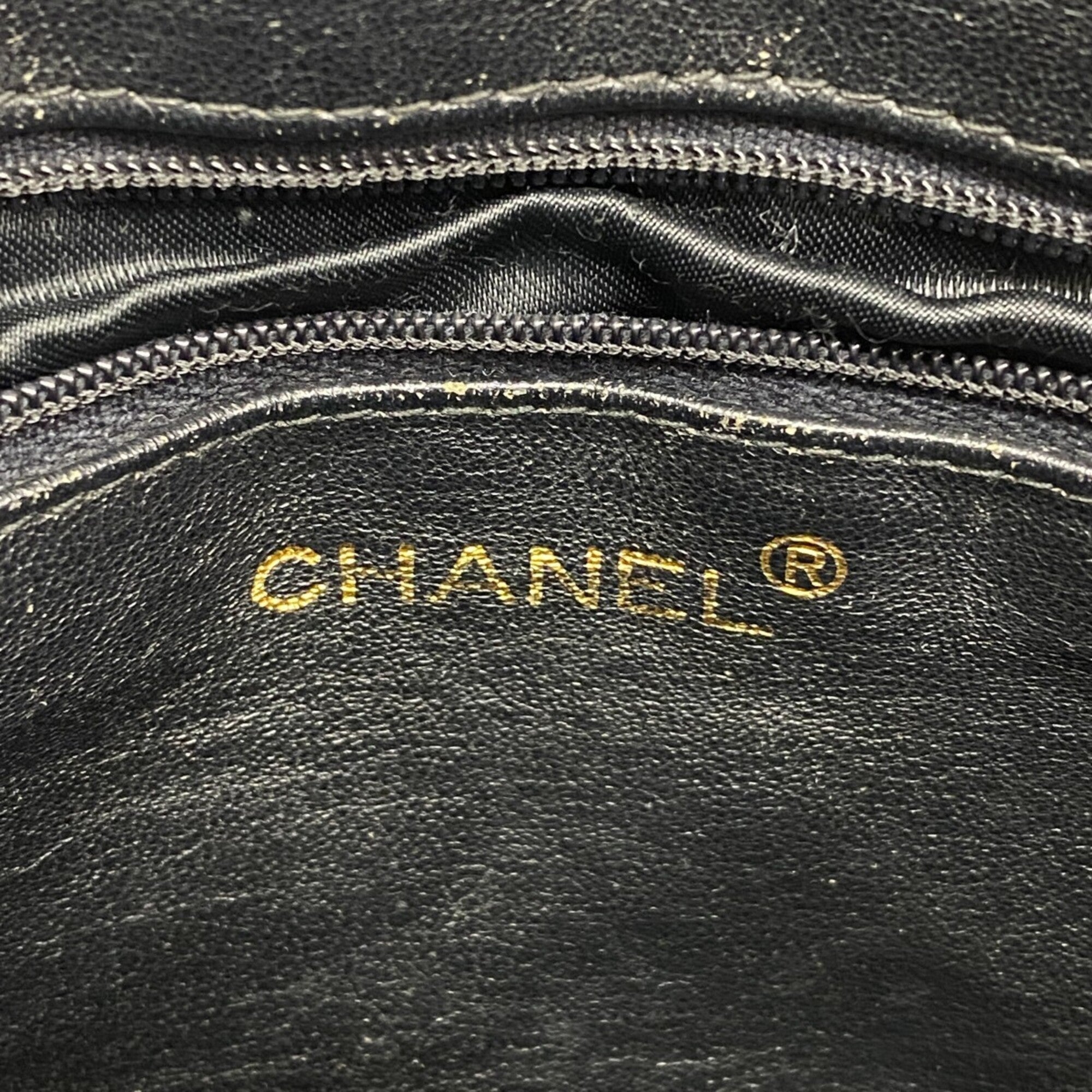 Chanel Black Patent Leather Shoulder Bag (Pre-Owned)
