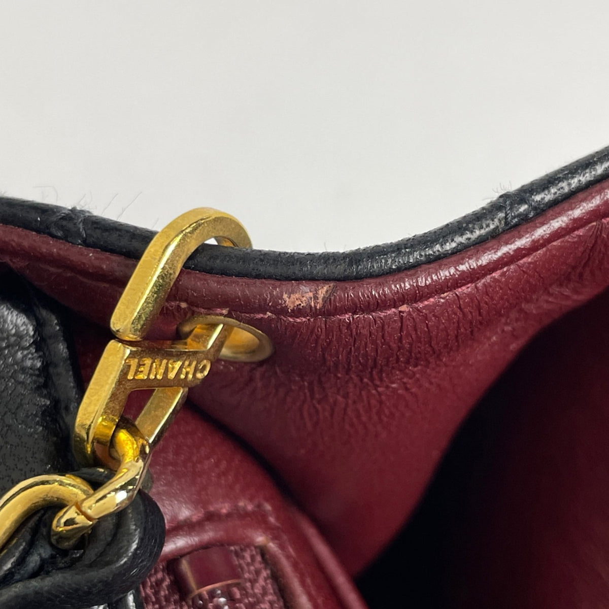 Chanel Matelasse Black Leather Shoulder Bag (Pre-Owned)