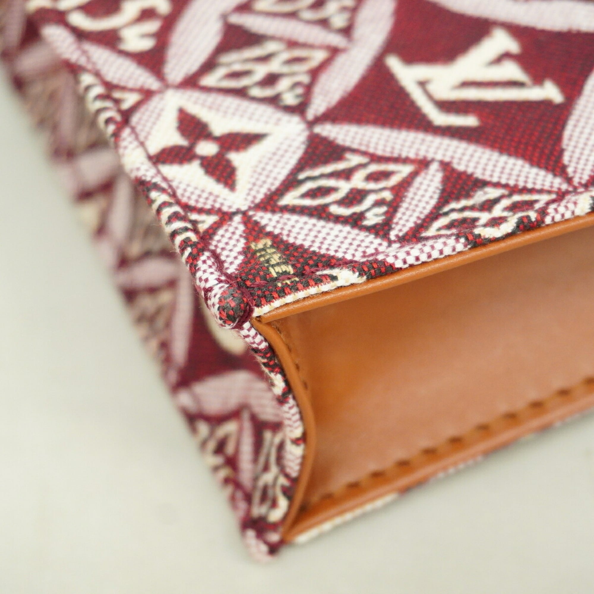 Louis Vuitton Bordeaux Handbag (Pre-Owned)