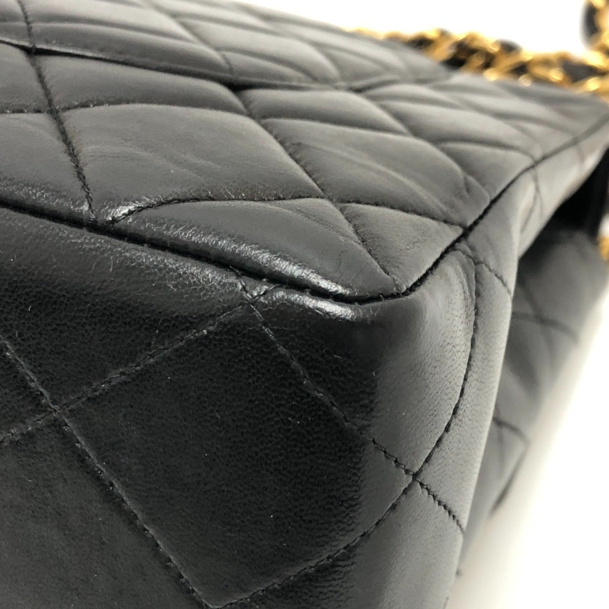 Chanel Black Leather Handbag Shoulder Bag (Pre-Owned)