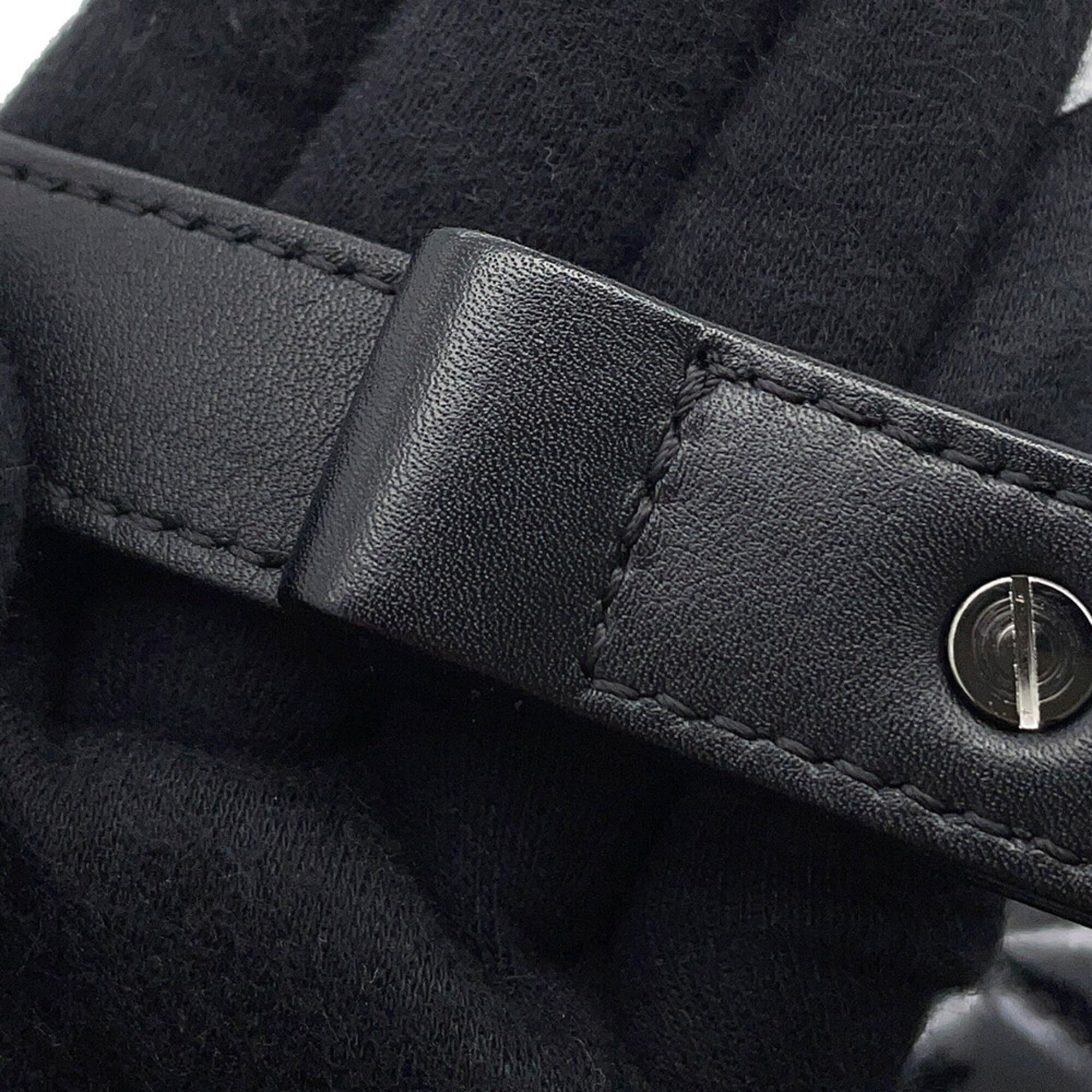 Chanel Black Patent Leather Shoulder Bag (Pre-Owned)