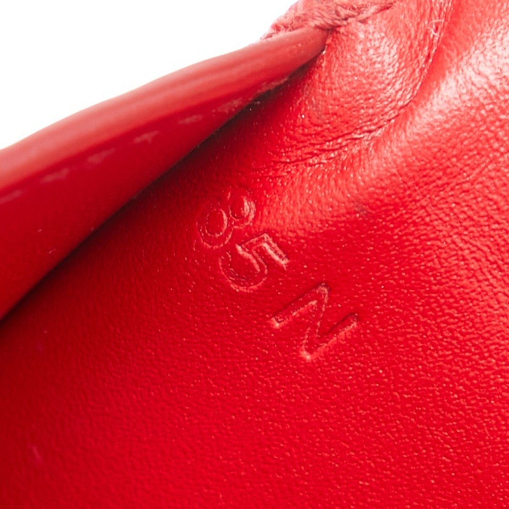 Prada Red Color Leather Long Wallet (Bi-Fold) (Pre-Owned)