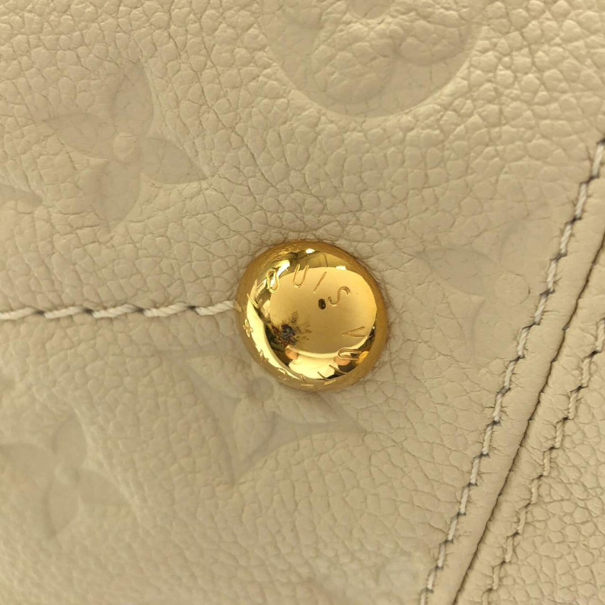 Louis Vuitton Neige Leather Shoulder Bag (Pre-Owned)