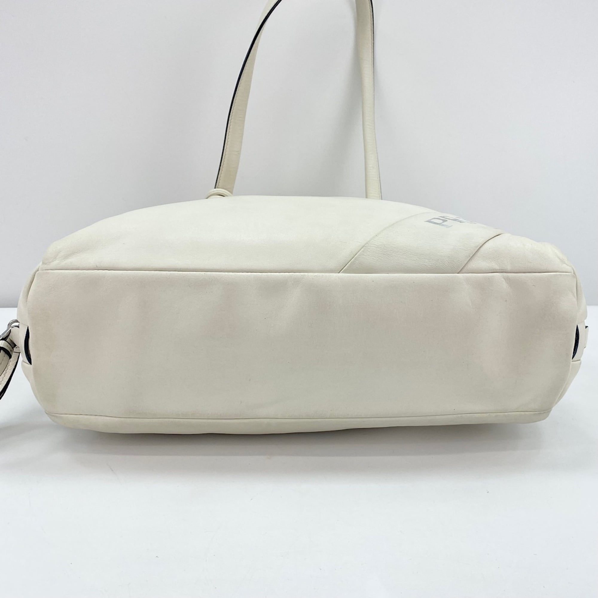 Prada White Shoulder Bag (Pre-Owned)