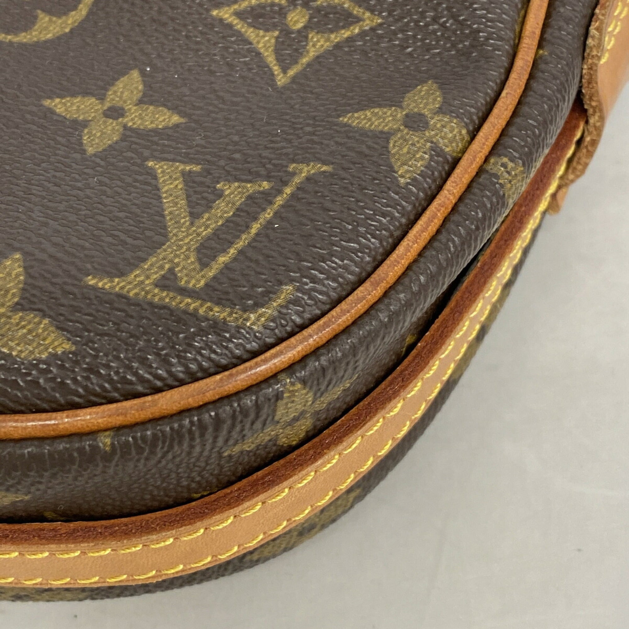Louis Vuitton Brown Shoulder Bag (Pre-Owned)