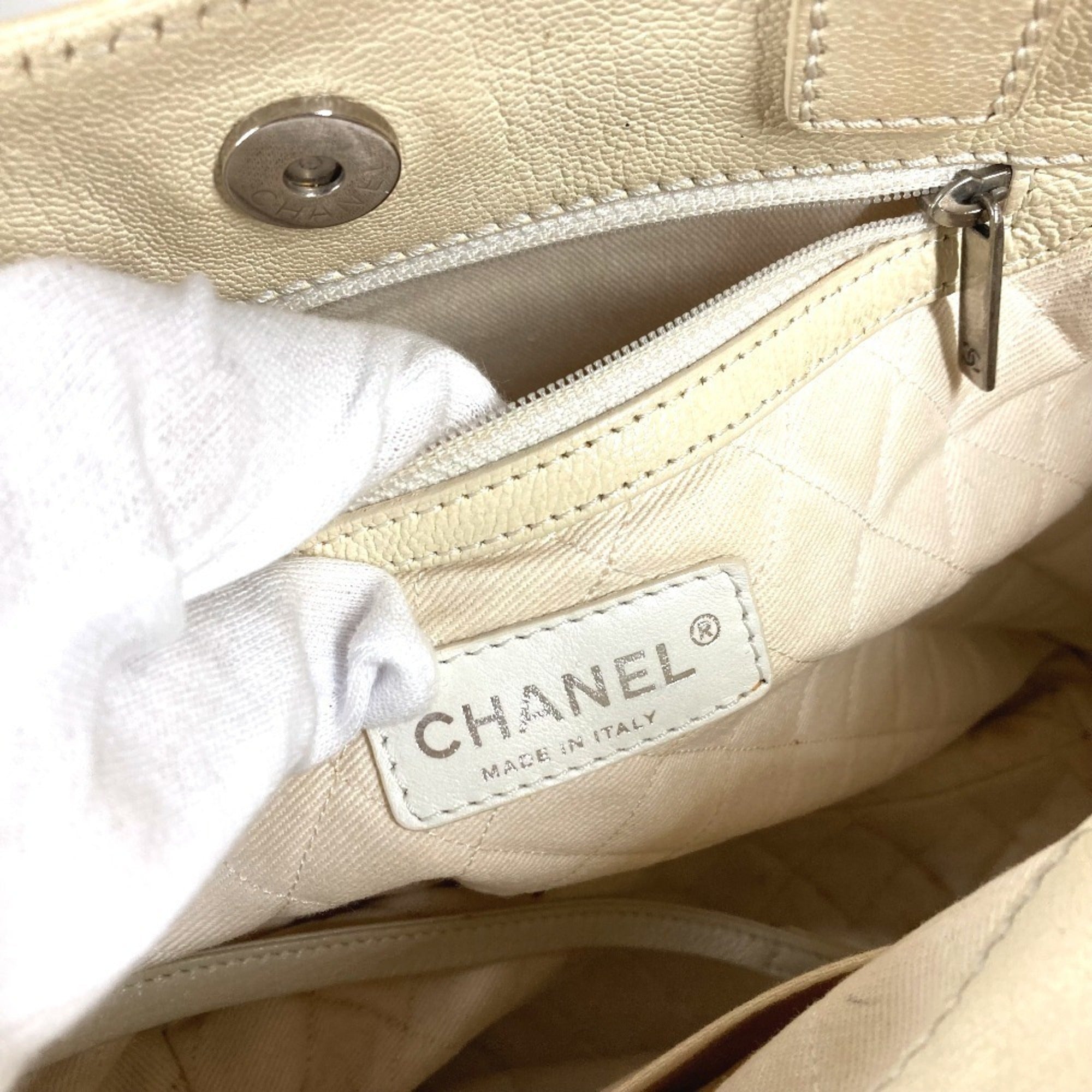 Chanel Ivory Leather Handbag Tote Bag (Pre-Owned)