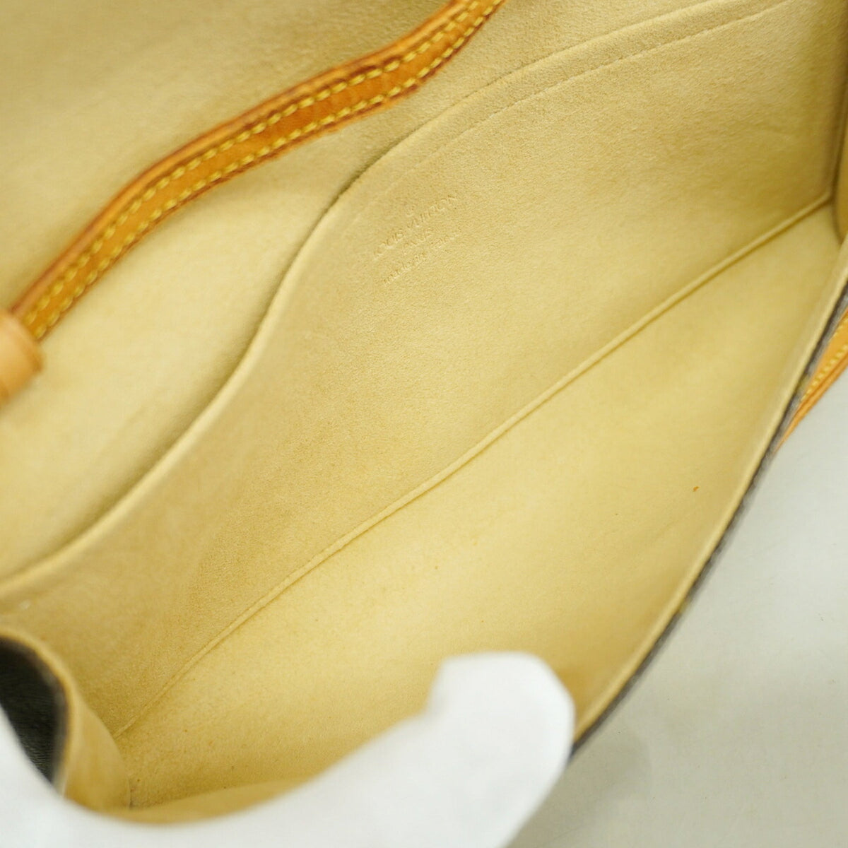 Louis Vuitton Brown Shoulder Bag (Pre-Owned)