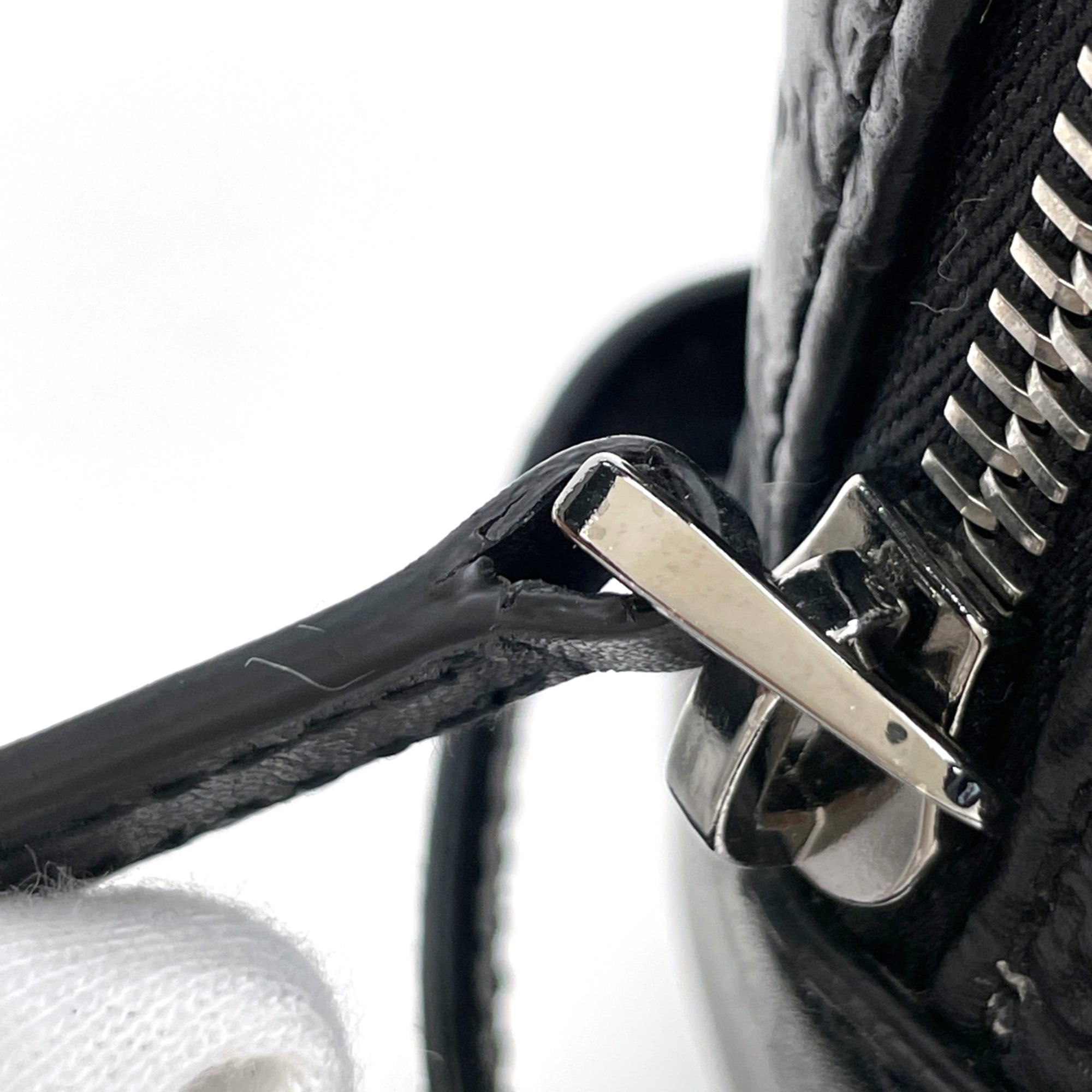 Gucci Black Leather Clutch Bag (Pre-Owned)