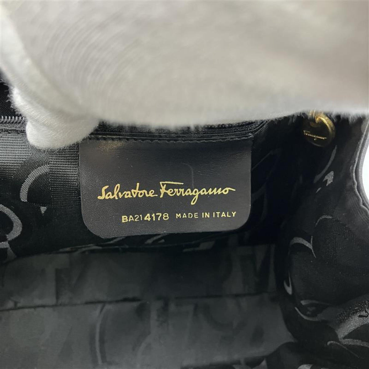 Salvatore Ferragamo Black Handbag (Pre-Owned)