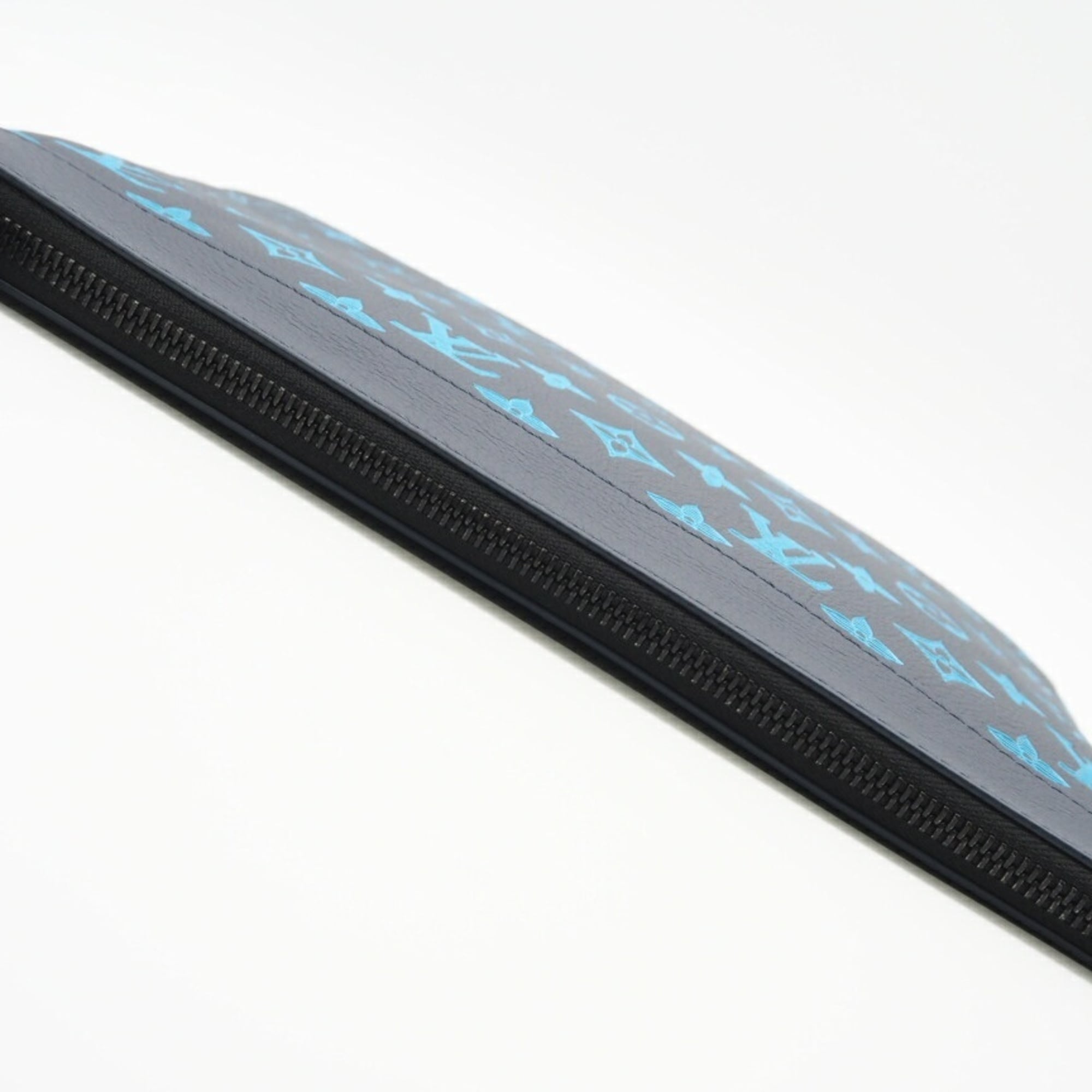 Louis Vuitton Blue Coated Canvas Clutch Bag (Pre-Owned)