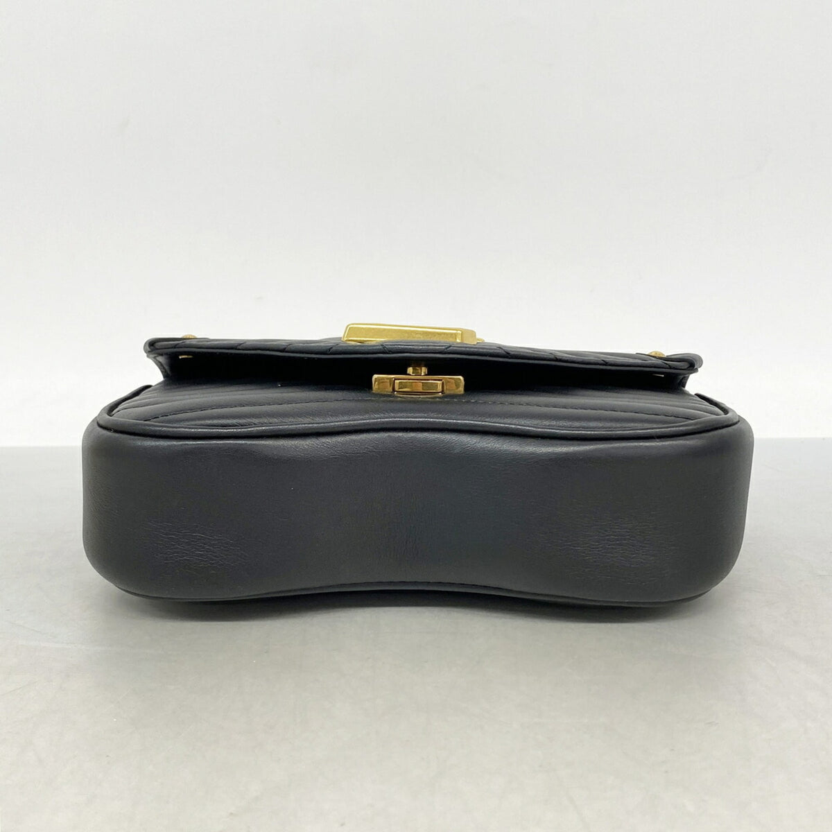 Louis Vuitton Noir Handbag (Pre-Owned)