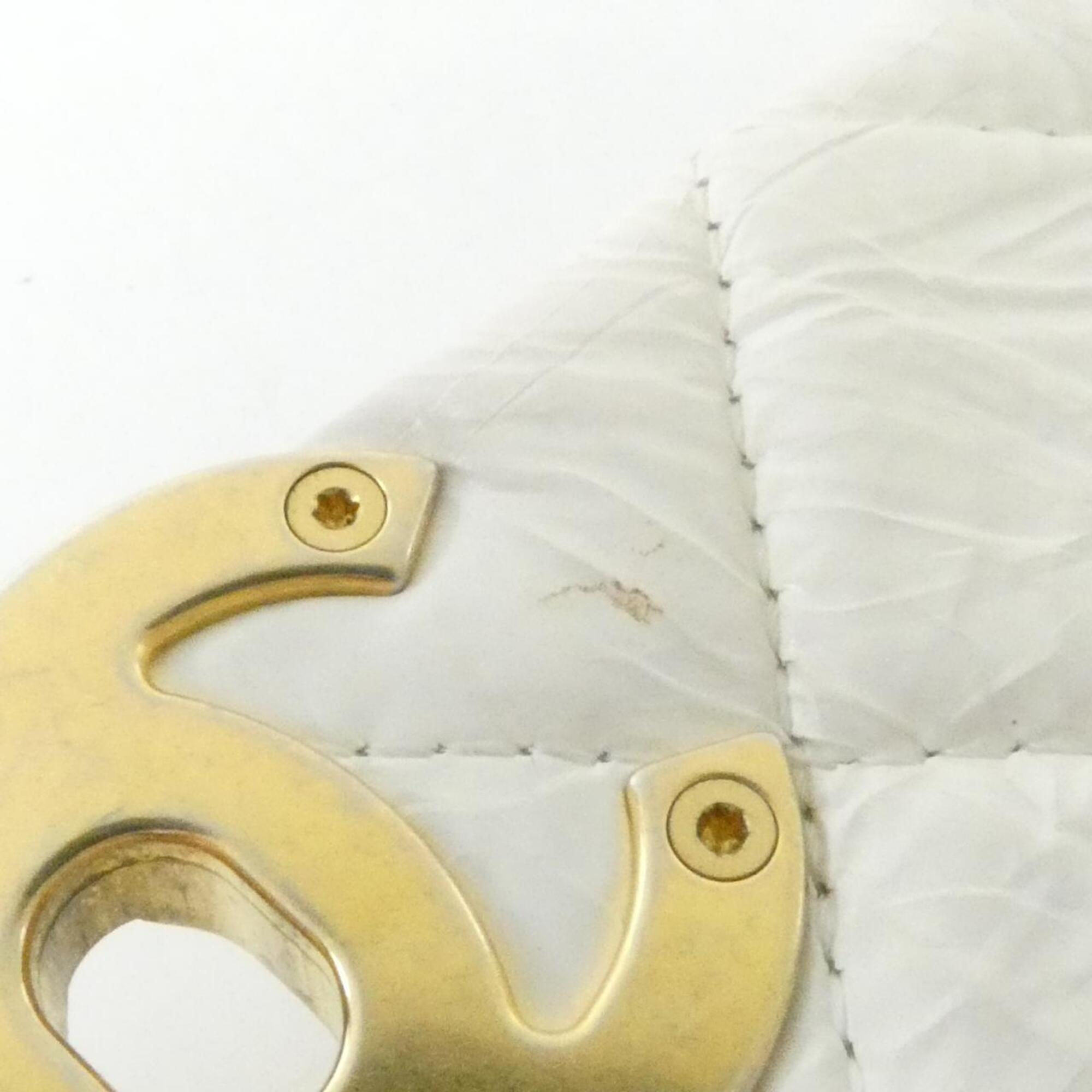 Chanel White Leather Shoulder Bag (Pre-Owned)