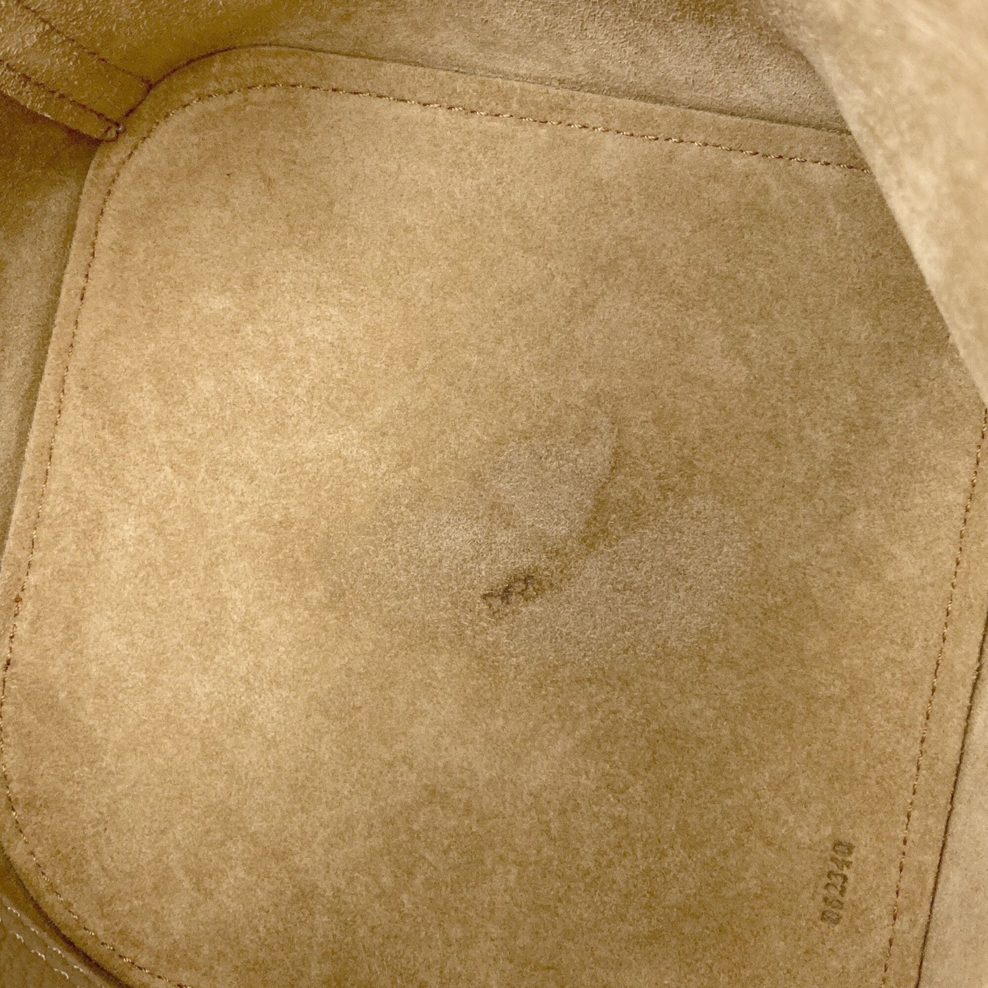 Loewe Sand Leather Handbag (Pre-Owned)