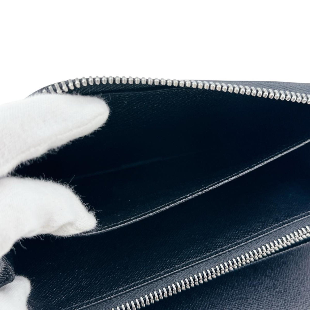 Louis Vuitton Noir Epi Leather Long Wallet (Bi-Fold) (Pre-Owned)