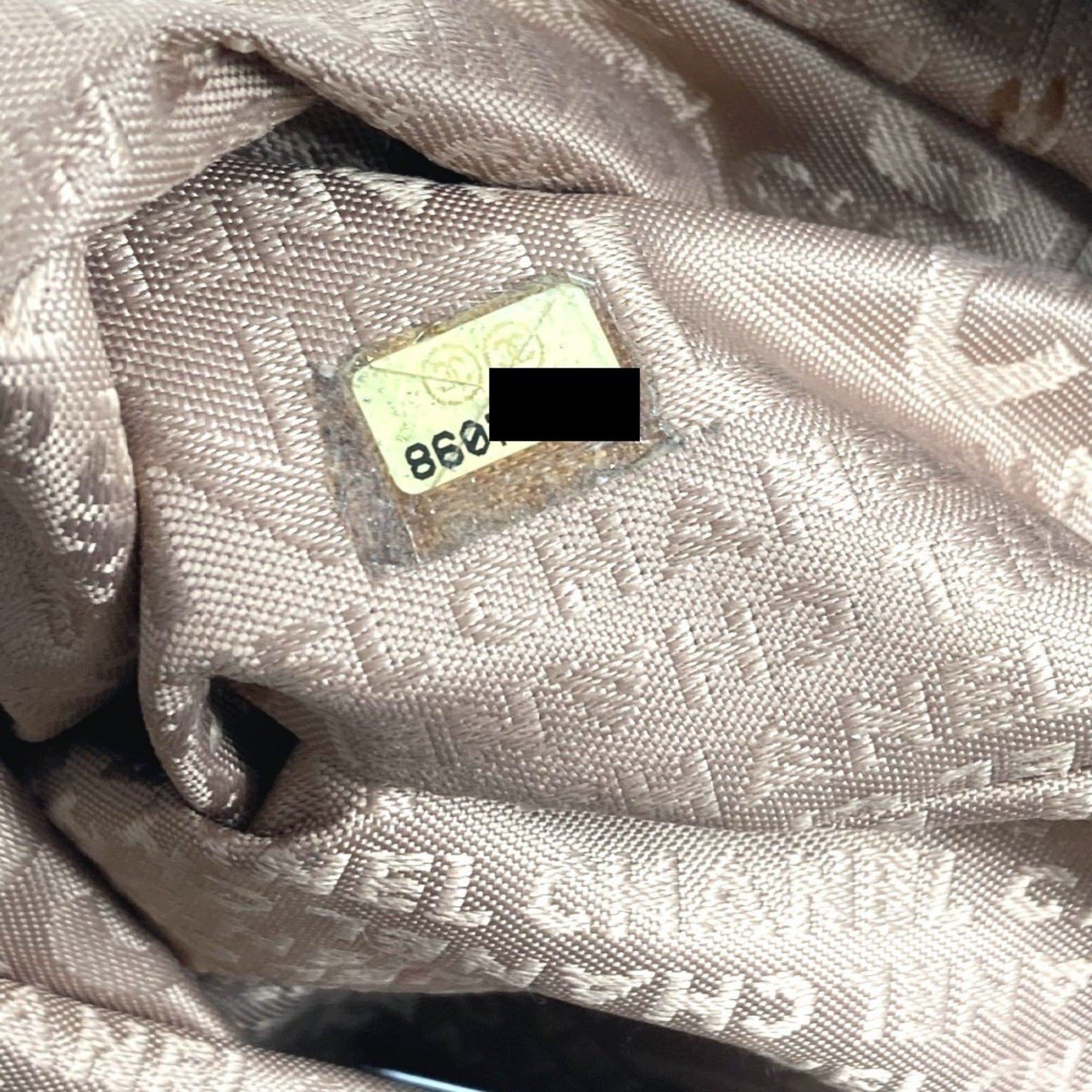 Louis Vuitton Gold Leather Pochette (Pre-Owned)