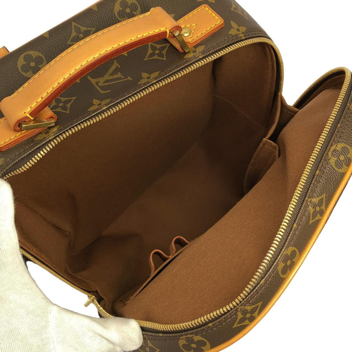 Louis Vuitton Marron Coated Canvas Shoulder Bag (Pre-Owned)