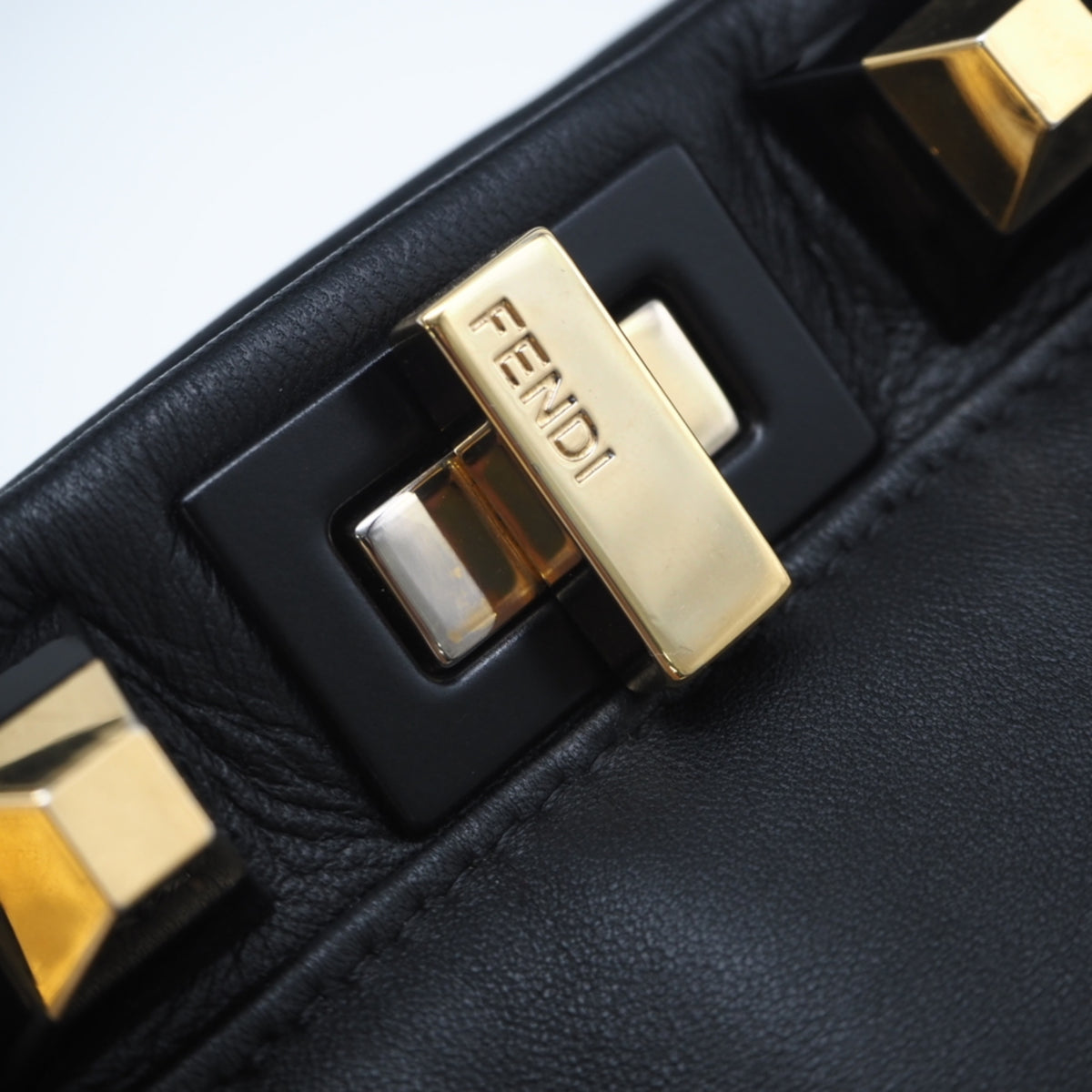 Fendi Black Leather Handbag (Pre-Owned)