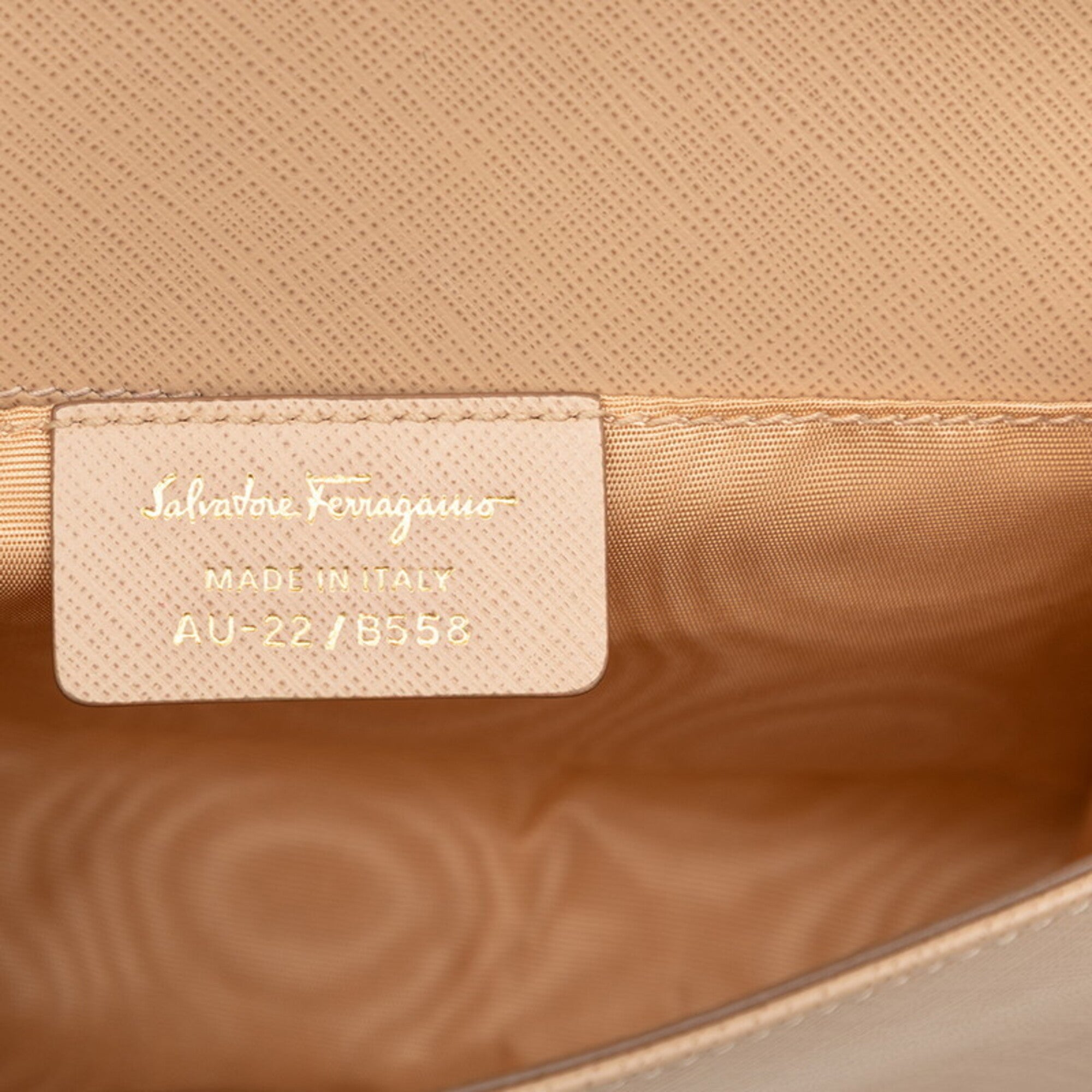 Salvatore Ferragamo Beige Leather Shoulder Bag (Pre-Owned)