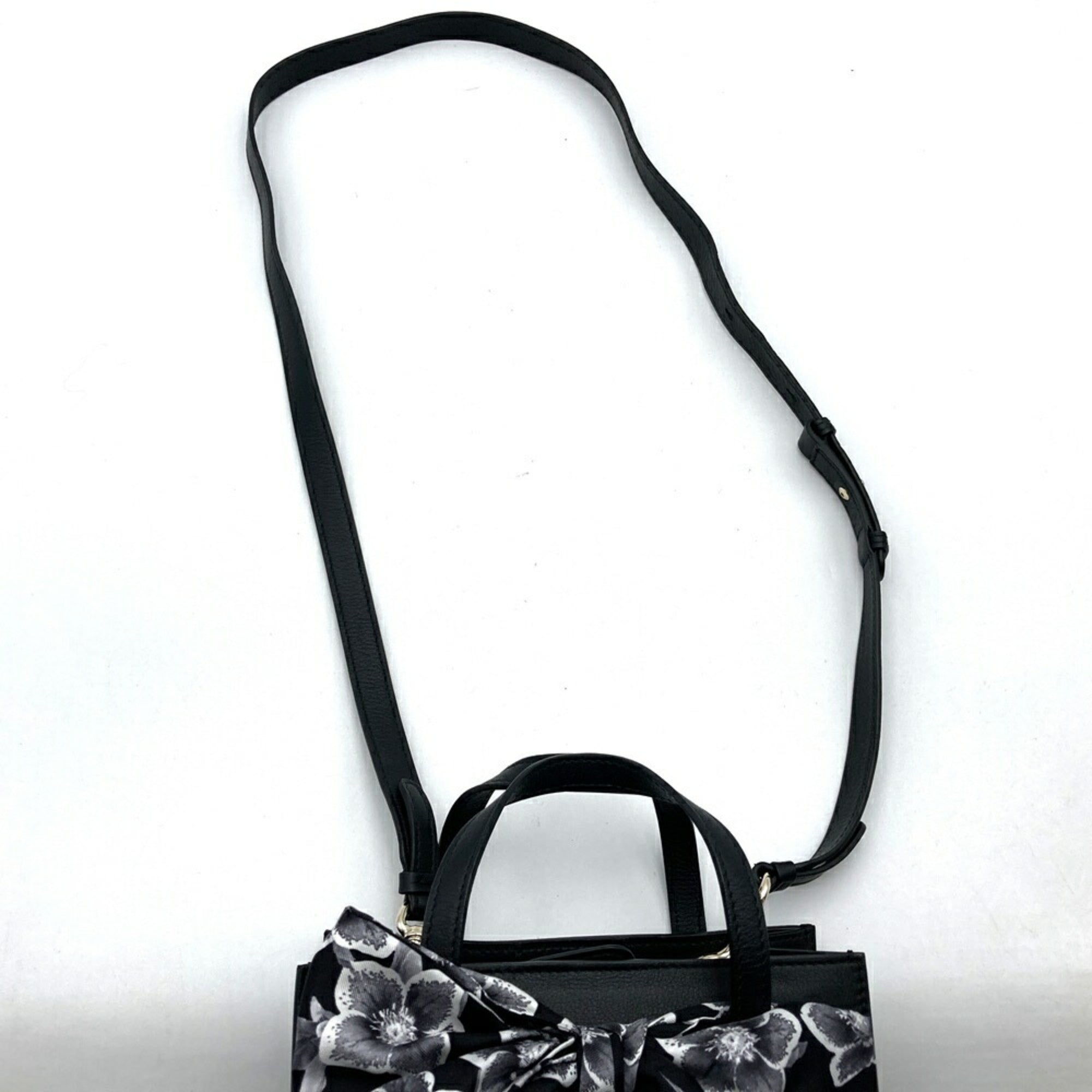 Salvatore Ferragamo Black Leather Handbag Shoulder Bag (Pre-Owned)