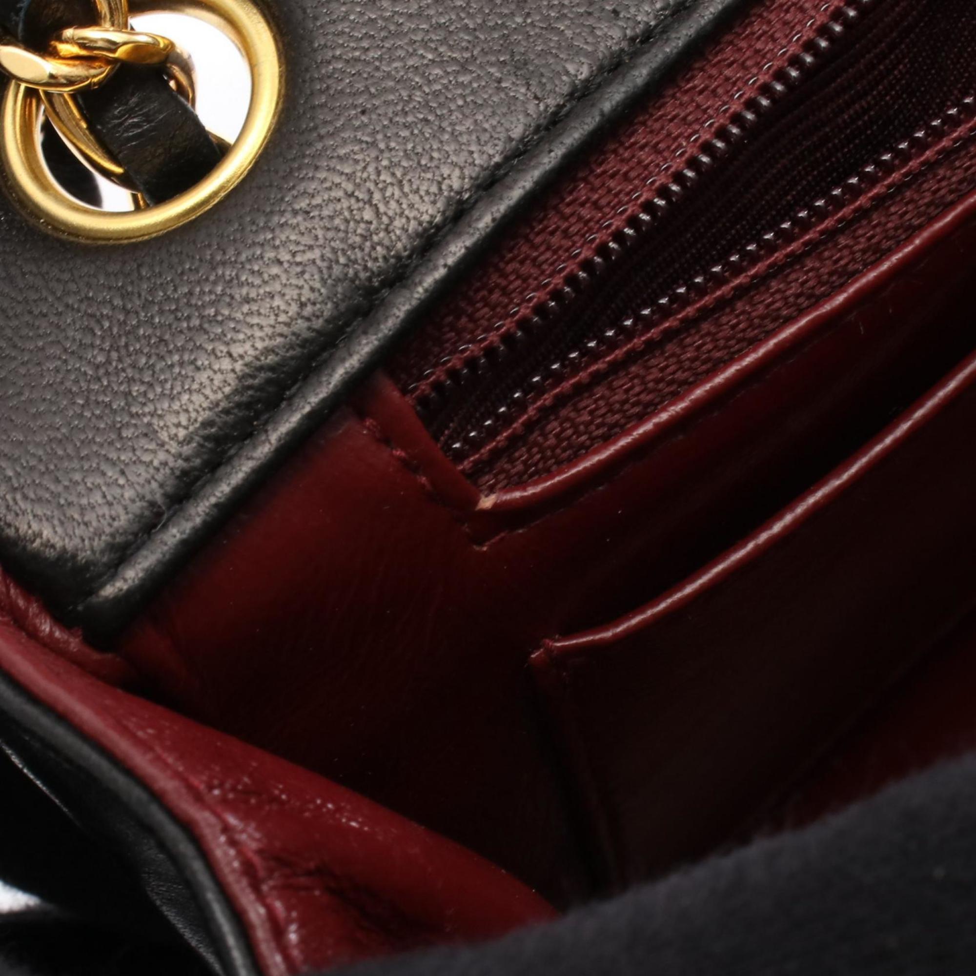Chanel Black Leather Shoulder Bag (Pre-Owned)
