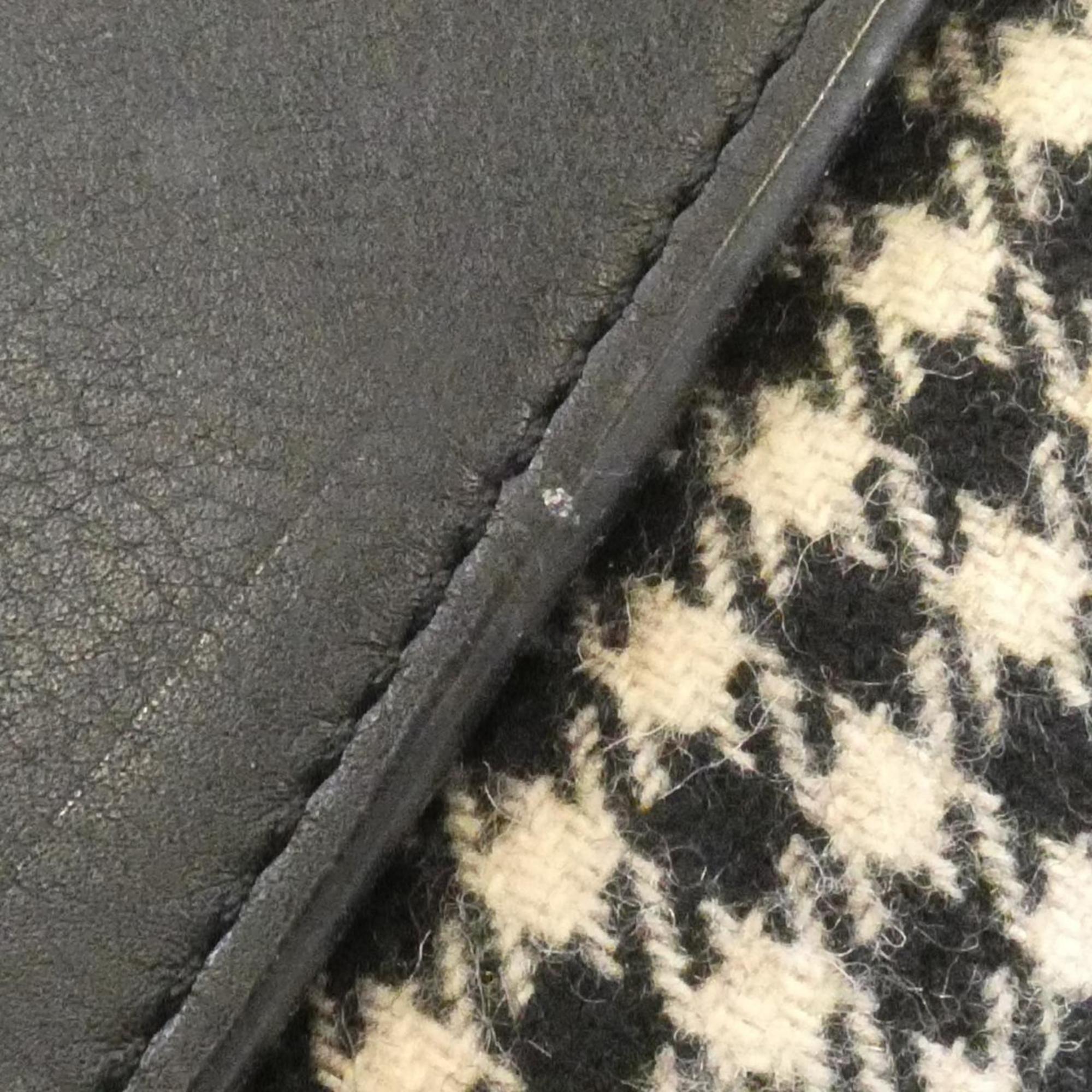 Loewe Black White Wool Leather Shoulder Bag (Pre-Owned)