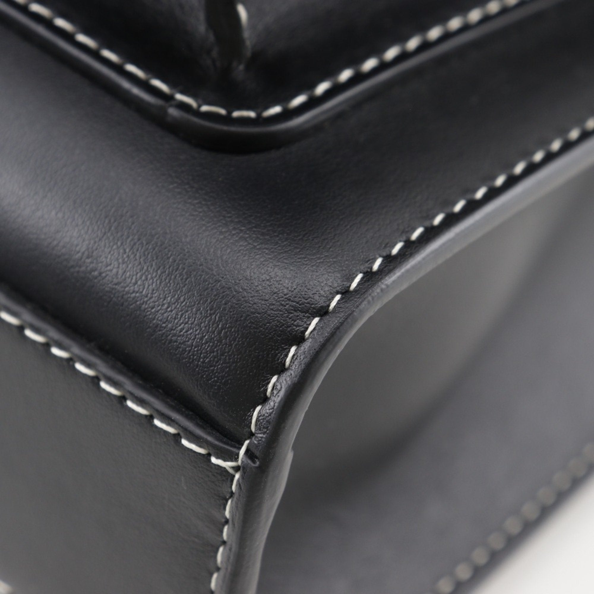 Burberry Black Leather Handbag (Pre-Owned)