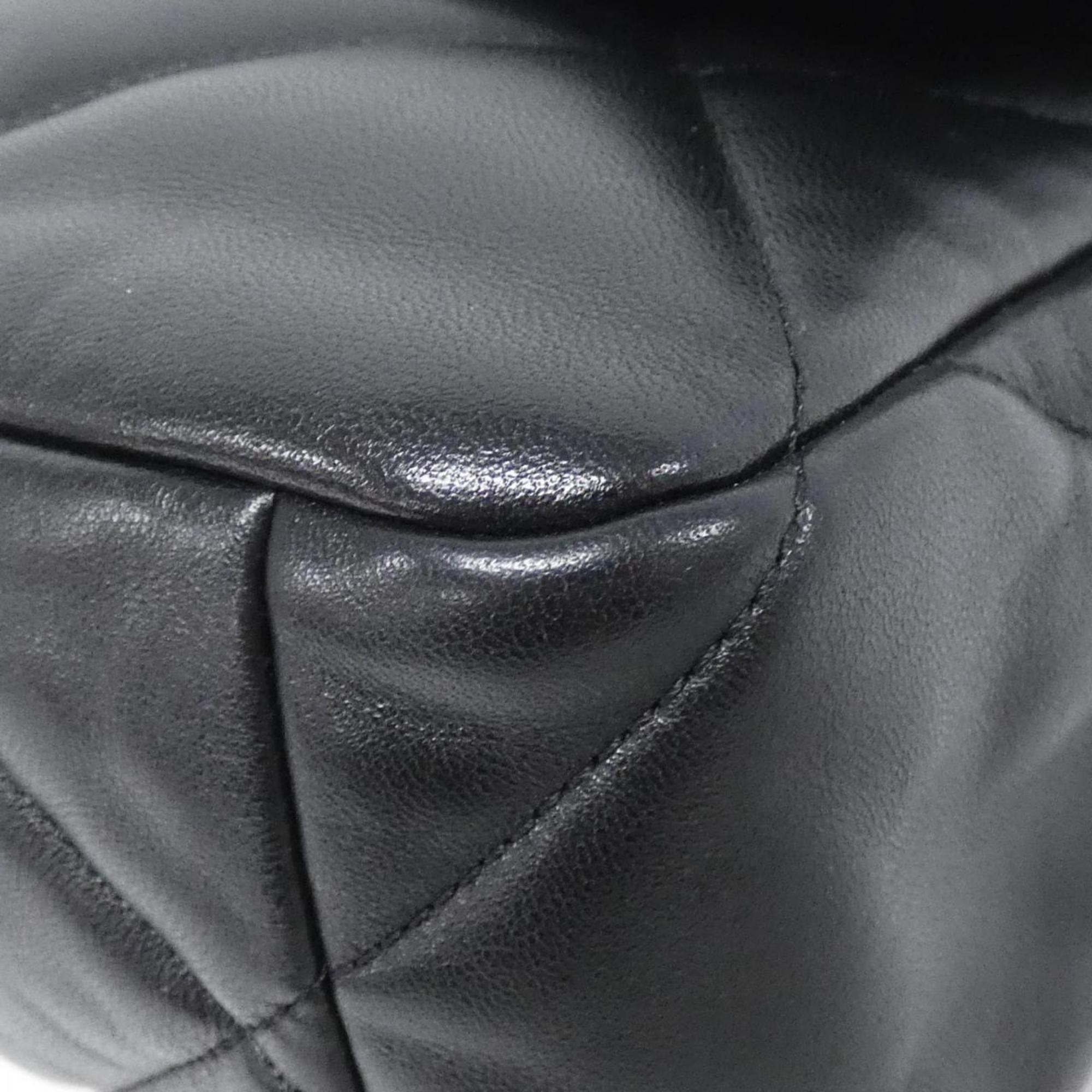 Chanel Black Leather Shoulder Bag (Pre-Owned)