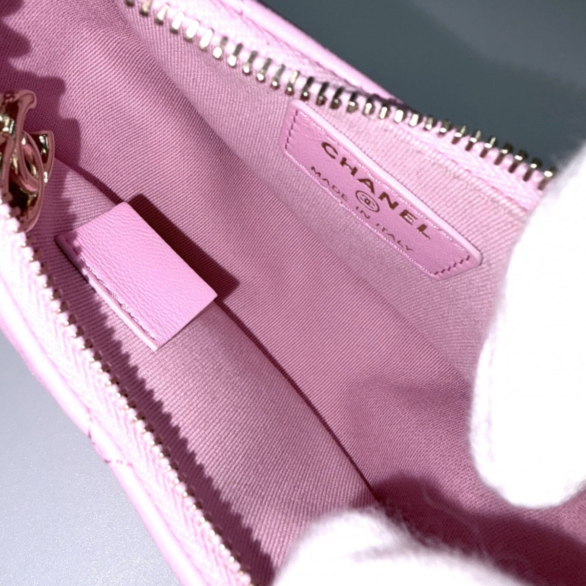 Chanel Pink Leather Pochette Shoulder Bag (Pre-Owned)