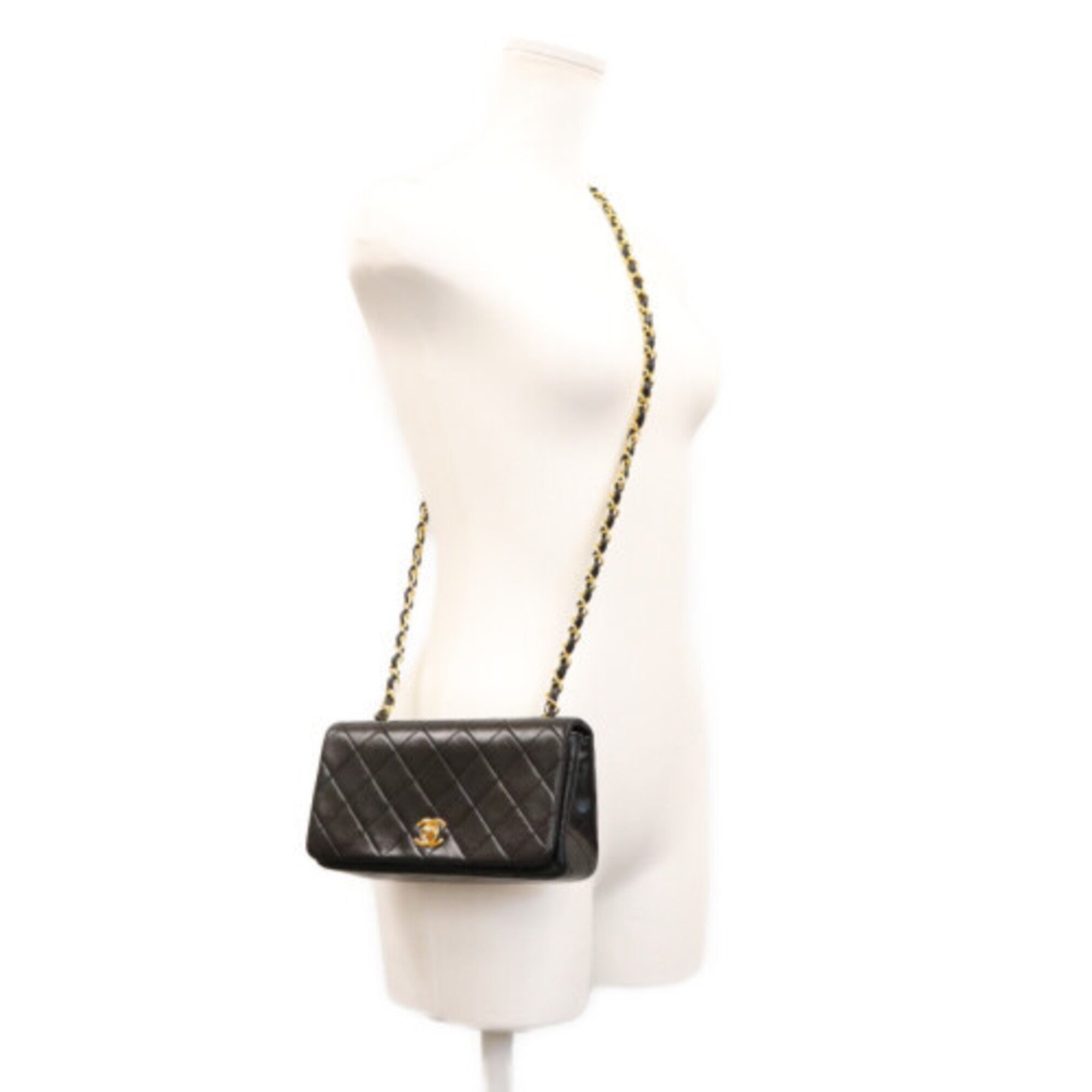 Chanel Black Leather Shoulder Bag (Pre-Owned)