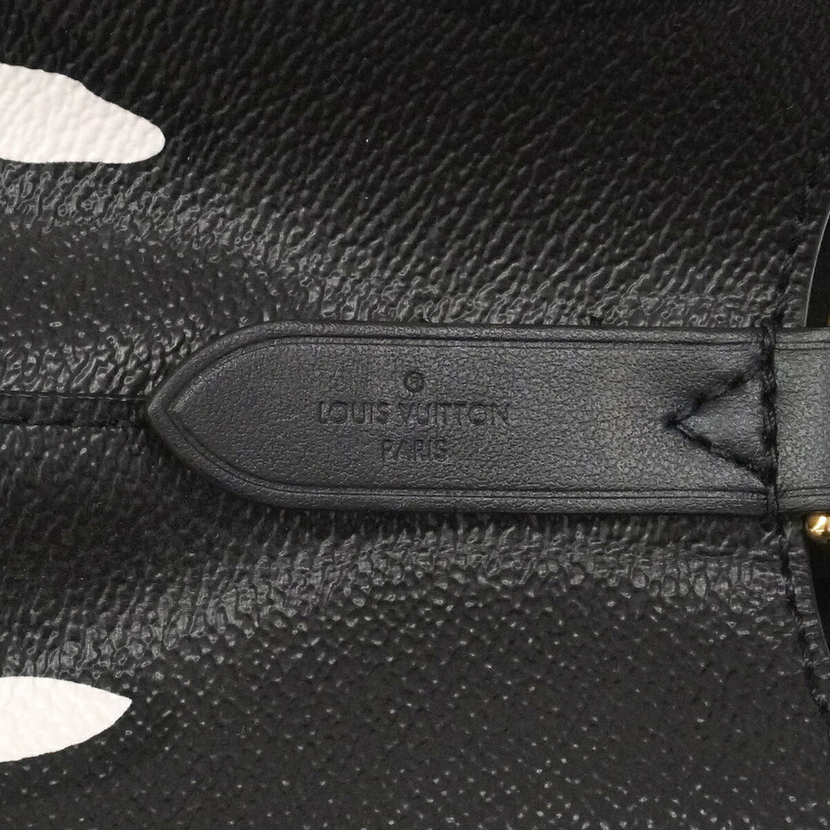 Louis Vuitton Noir Shoulder Bag (Pre-Owned)