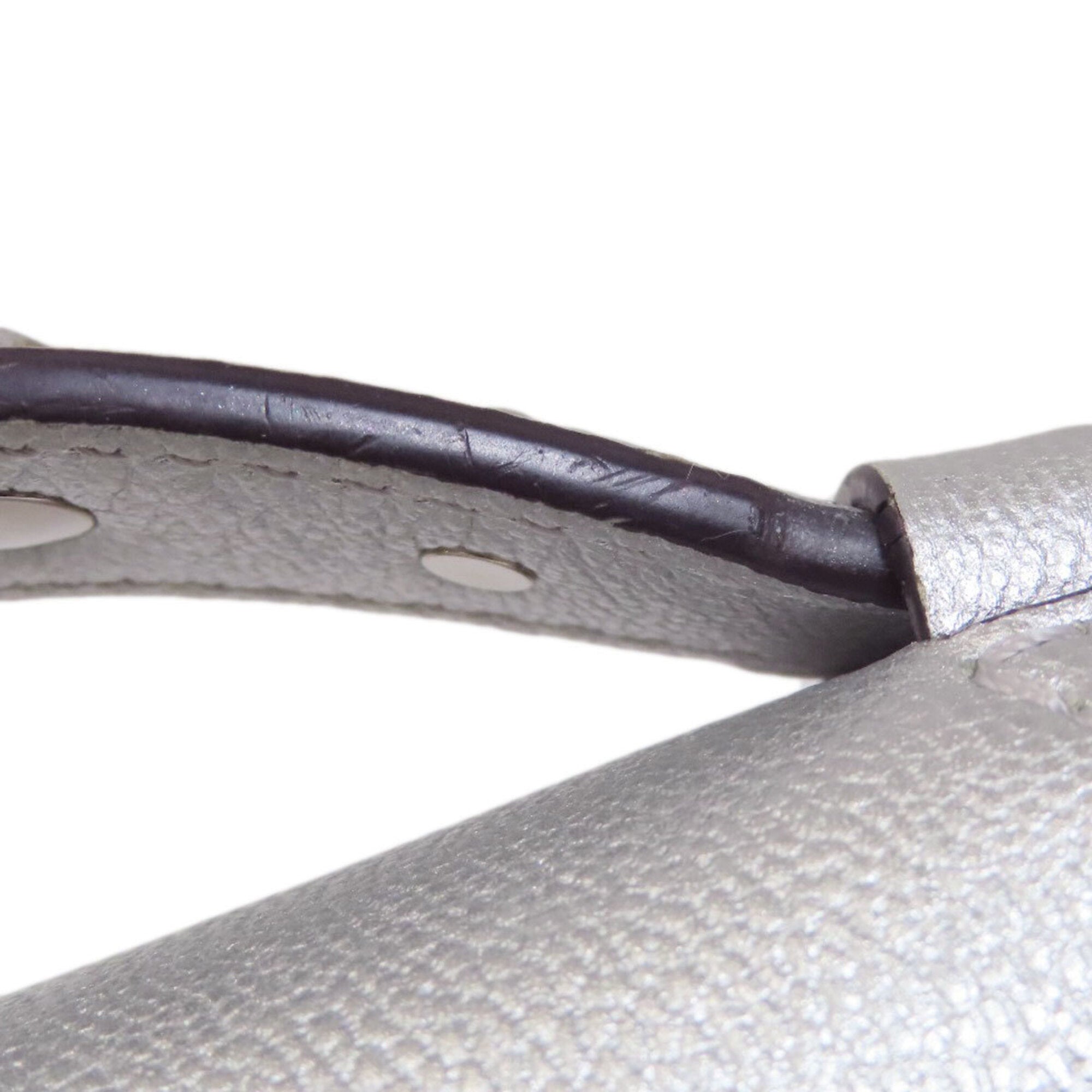 Louis Vuitton Silver Leather Shoulder Bag (Pre-Owned)