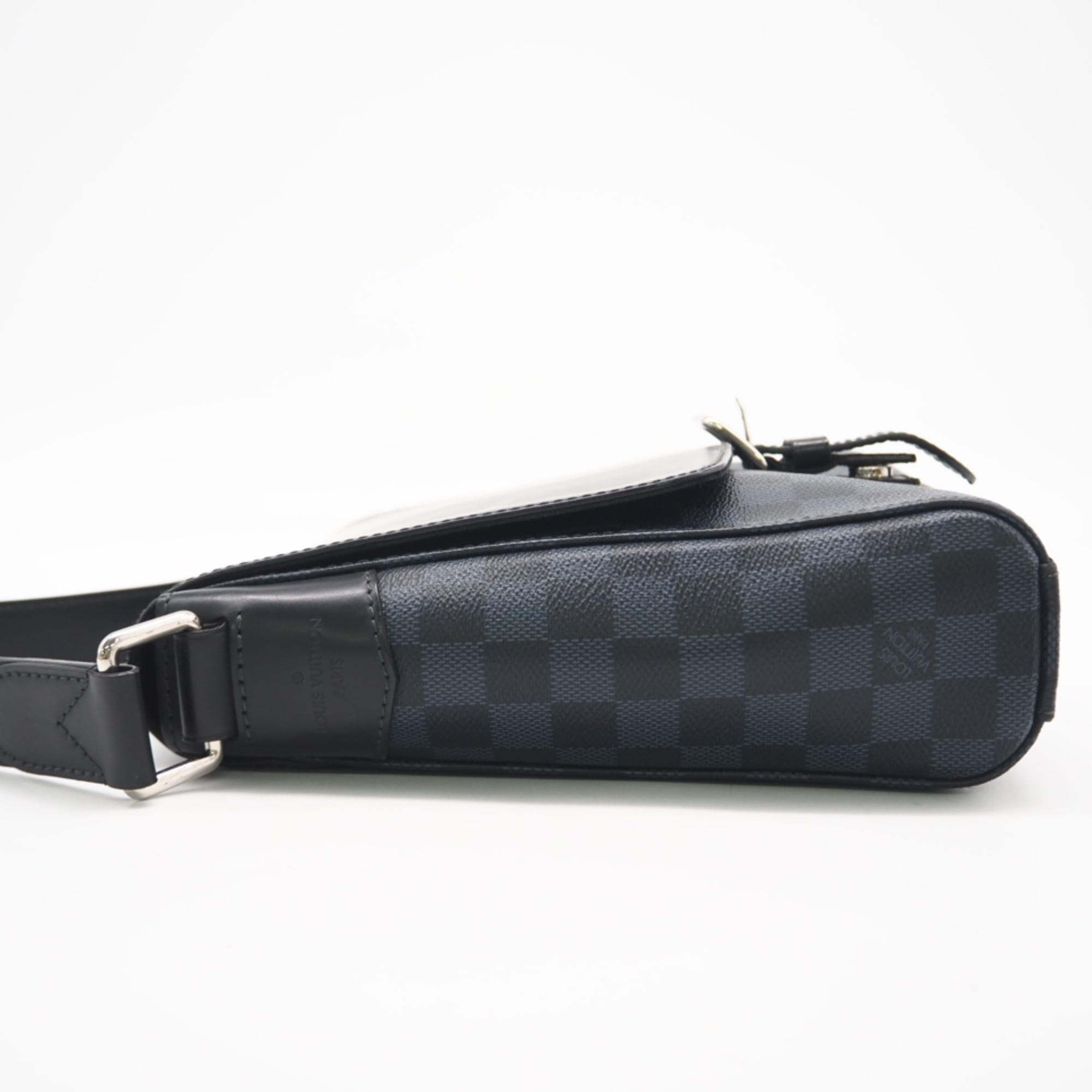 Louis Vuitton Black Gray Leather Shoulder Bag (Pre-Owned)