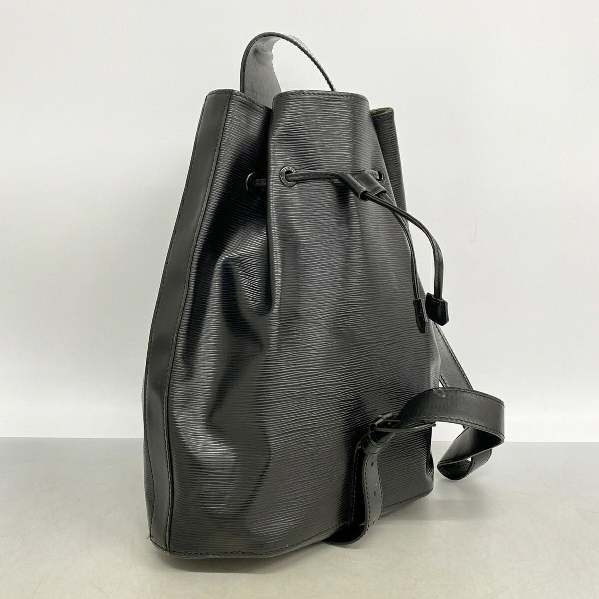 Louis Vuitton Noir Shoulder Bag (Pre-Owned)