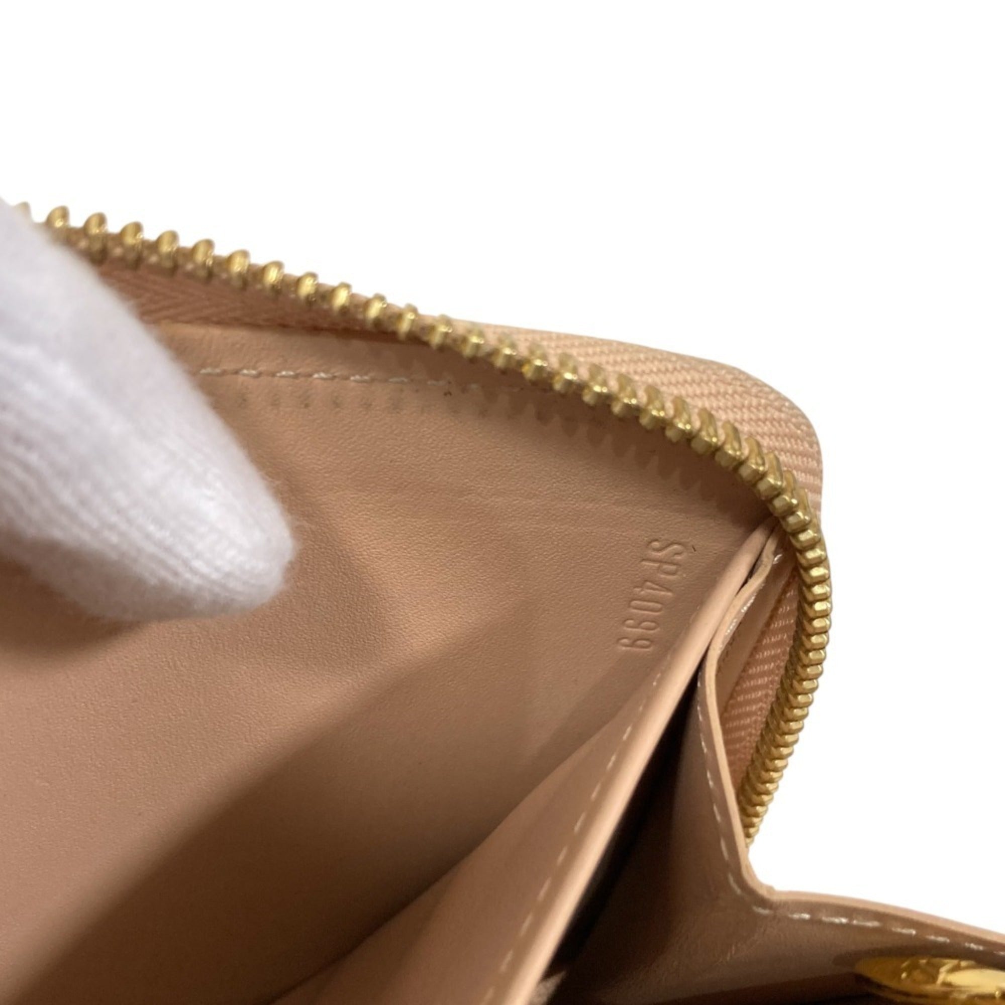 Louis Vuitton Beige Monogram Vernis Wallet (Bi-Fold) (Pre-Owned)