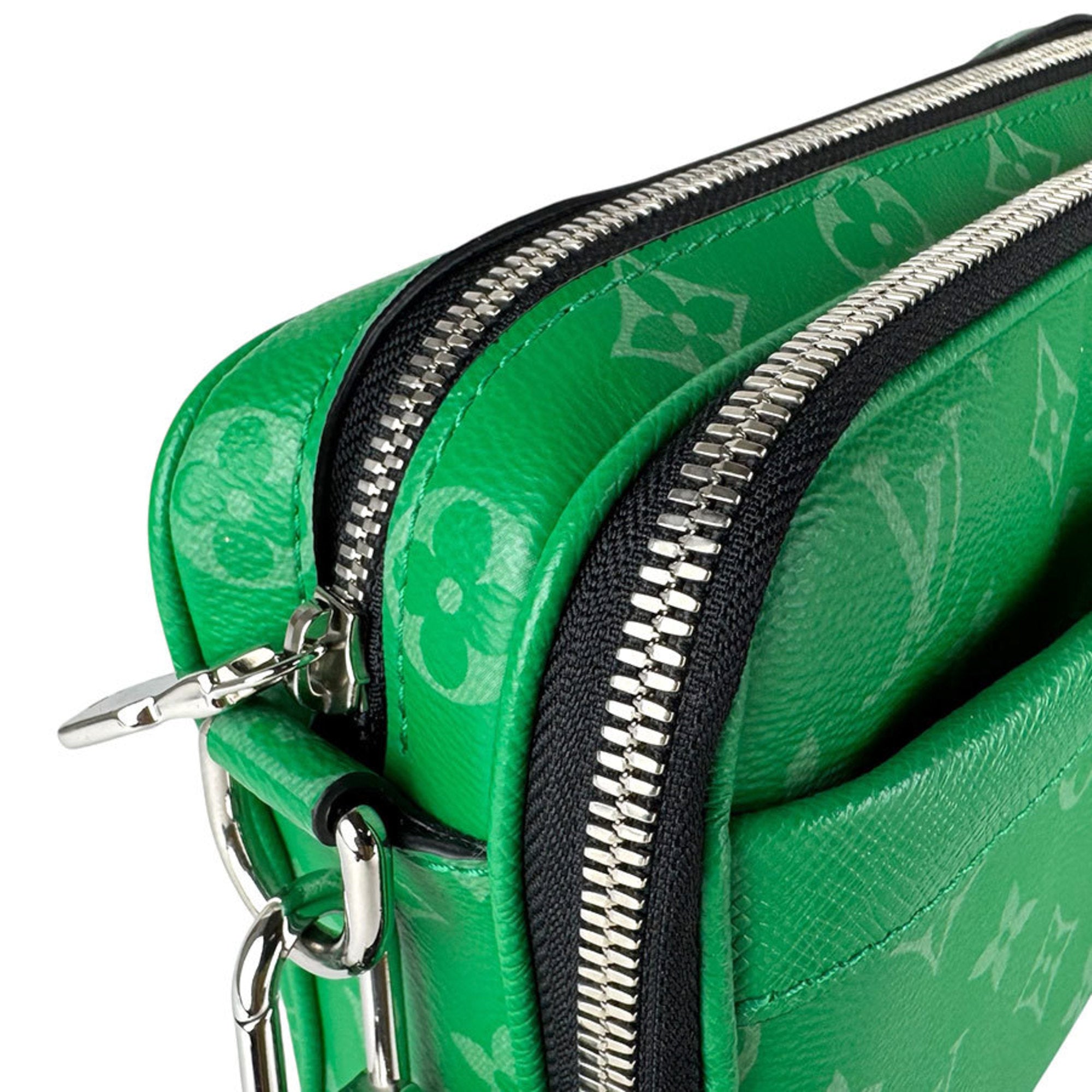Louis Vuitton Vert Taigarama Shoulder Bag (Pre-Owned)