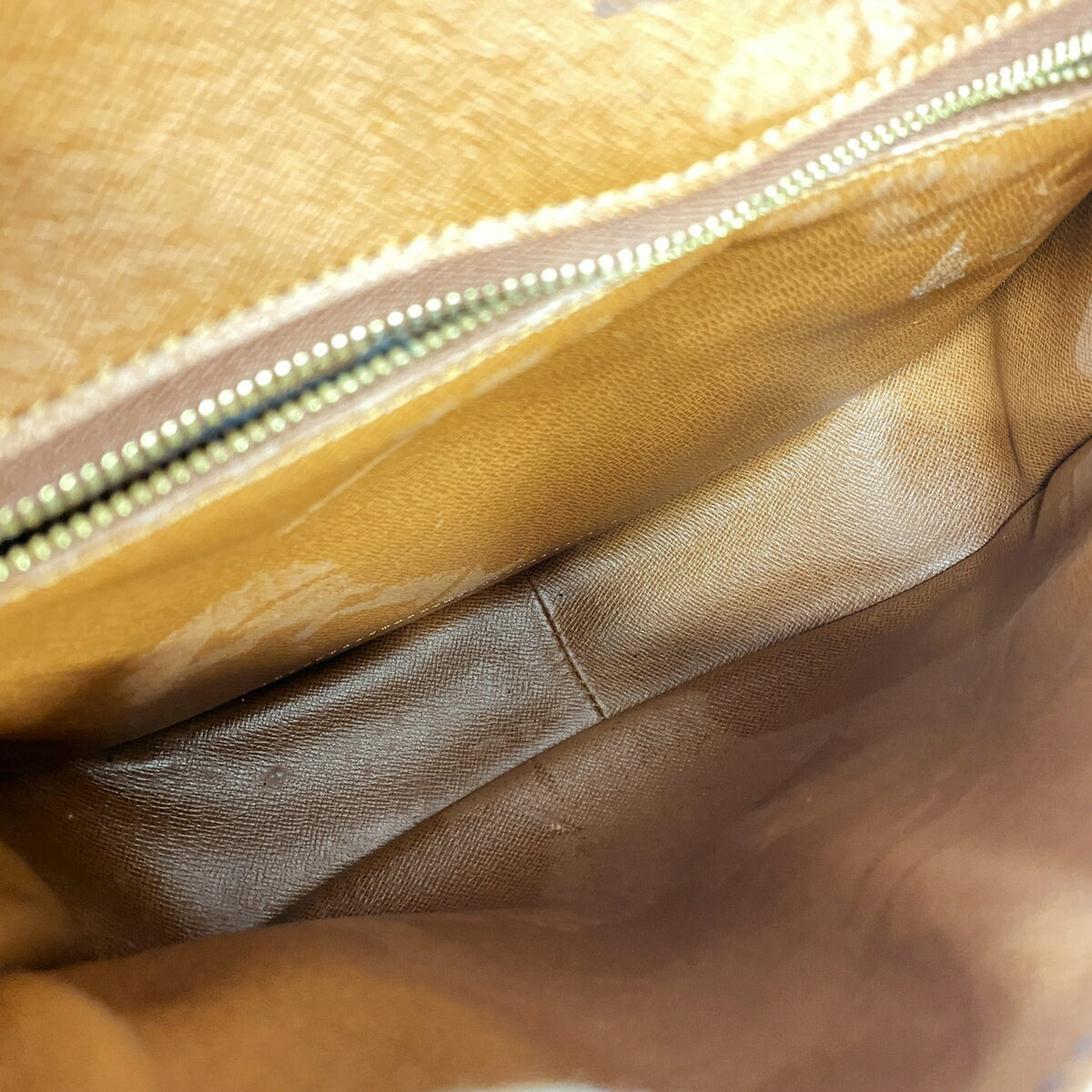 Louis Vuitton Brown Shoulder Bag (Pre-Owned)
