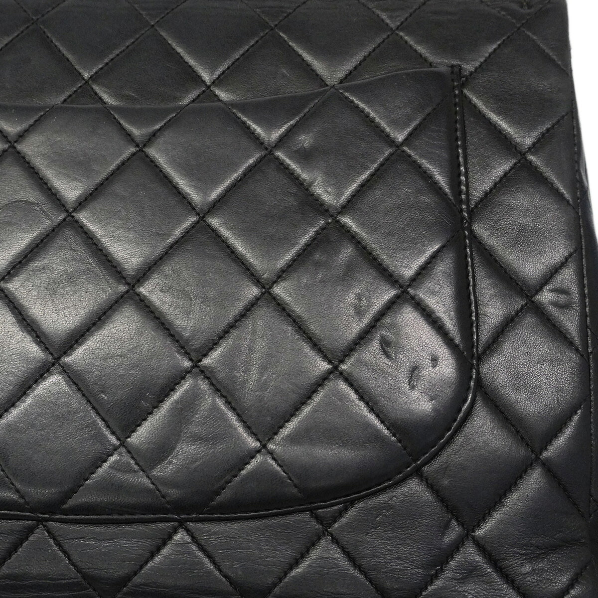 Chanel Black Leather Shoulder Bag (Pre-Owned)